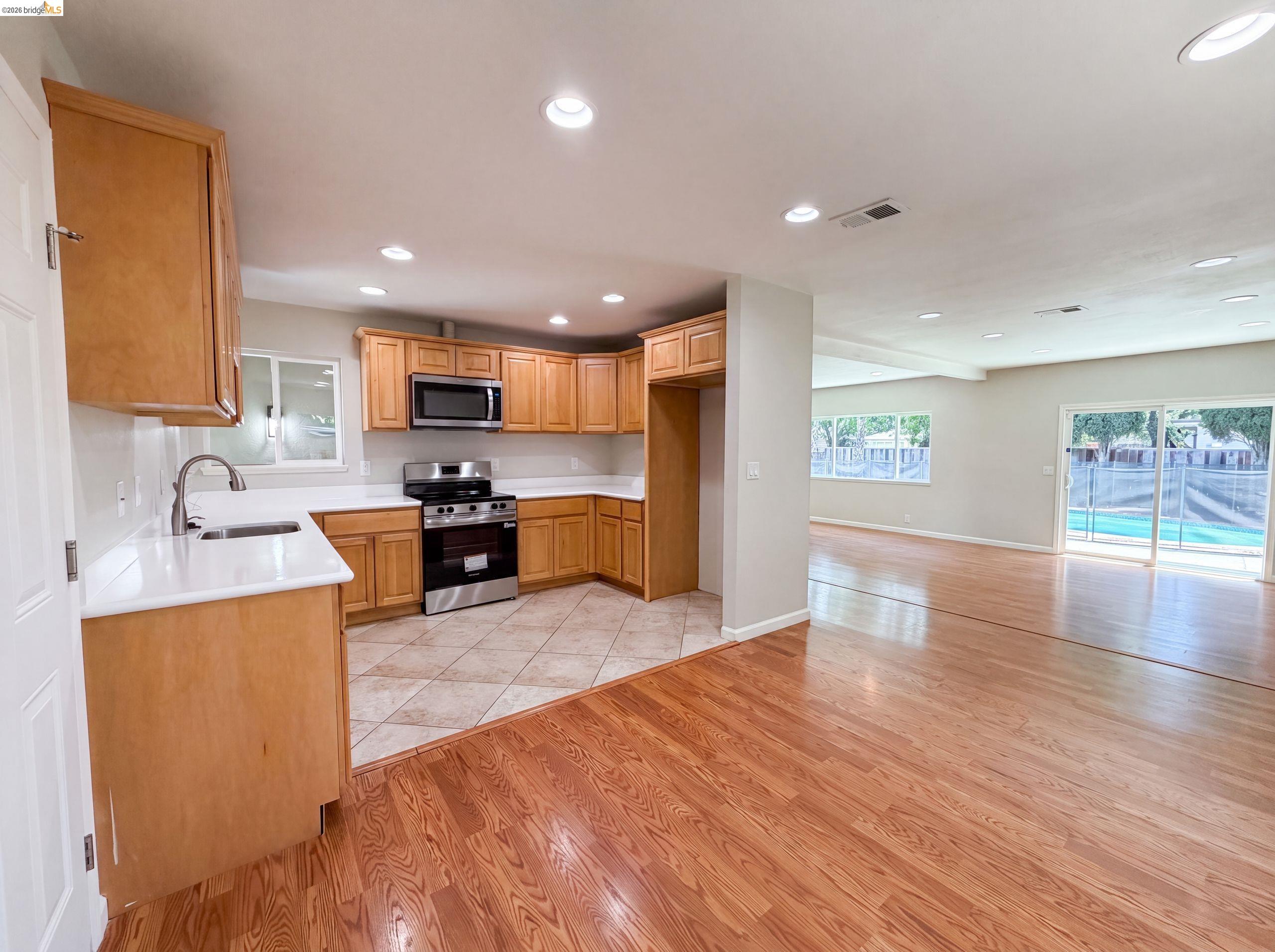 1496 Soccer Ct, Concord CA 94518 — photo 15