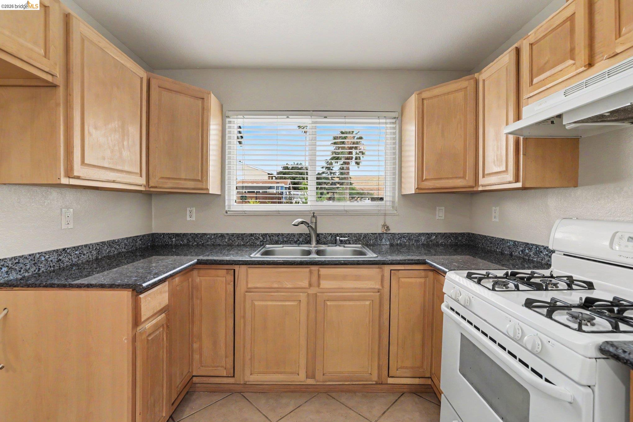 2416 Redwood Dr, Antioch CA 94509 — photo 11