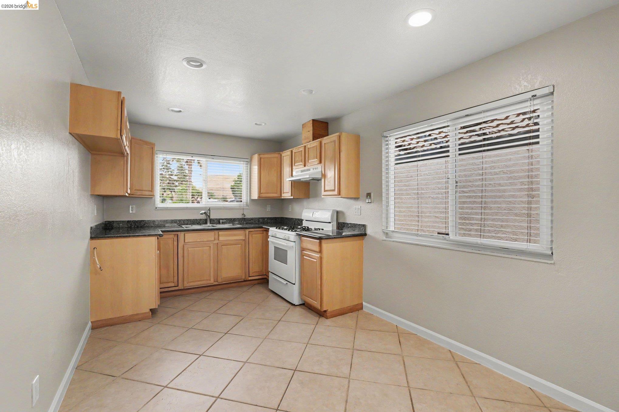 2416 Redwood Dr, Antioch CA 94509 — photo 8