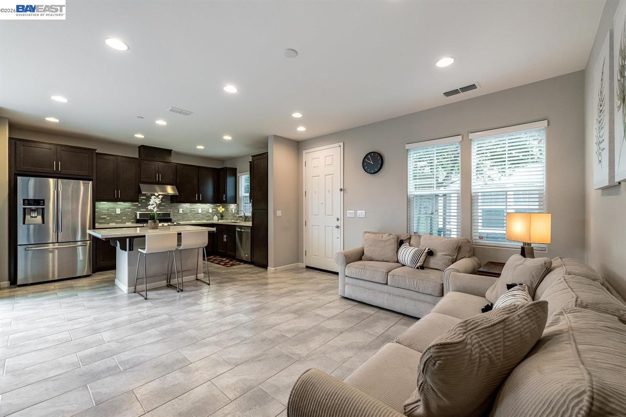 1663 Sylvia St, Hayward CA 94545 — photo 2