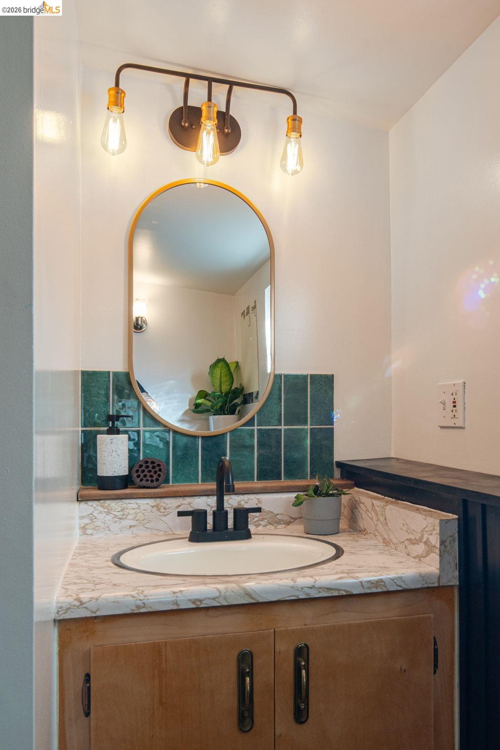 7848 Hillmont Dr, Oakland CA 94605 — photo 17