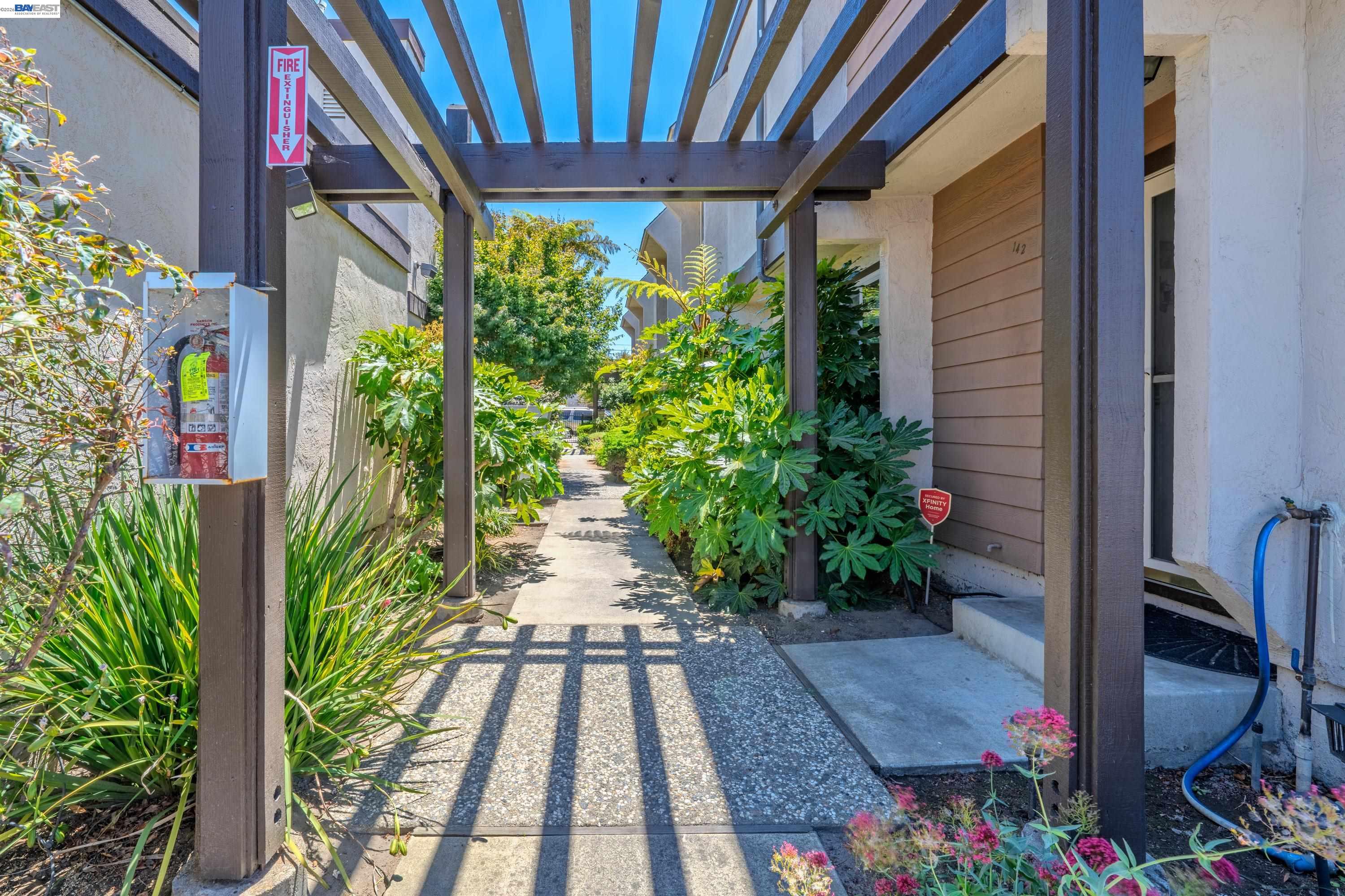 140 Castro St, San Leandro CA 94577 — photo 3