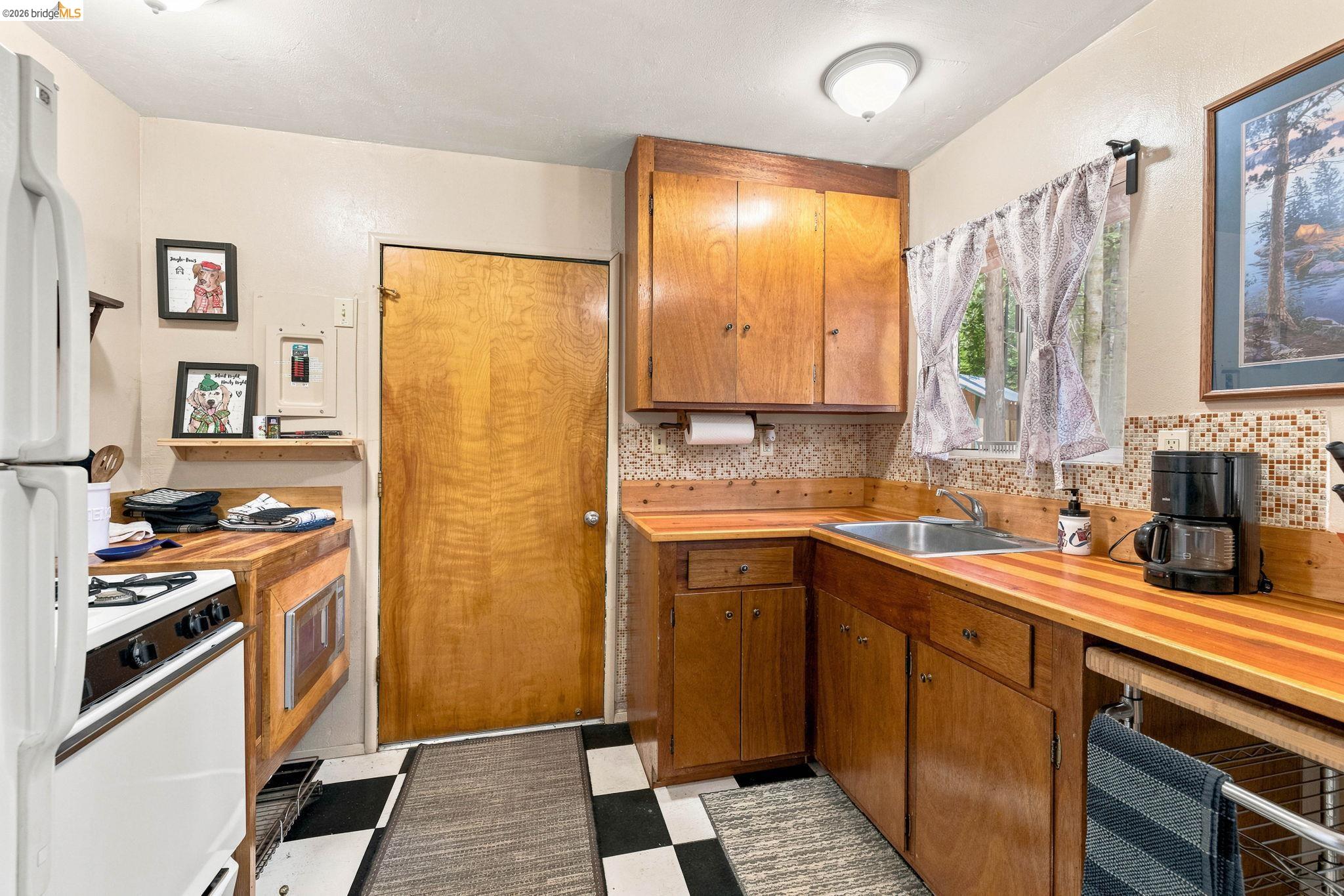 26457 Crystal Rd, Long Barn CA 95335 — photo 13