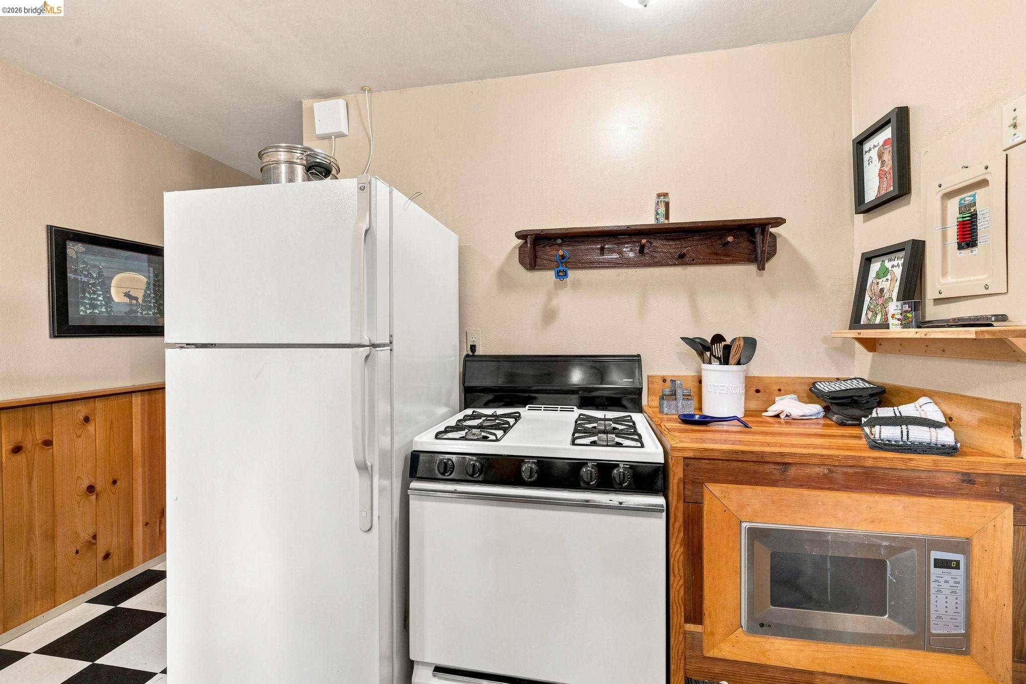 26457 Crystal Rd, Long Barn CA 95335 — photo 14