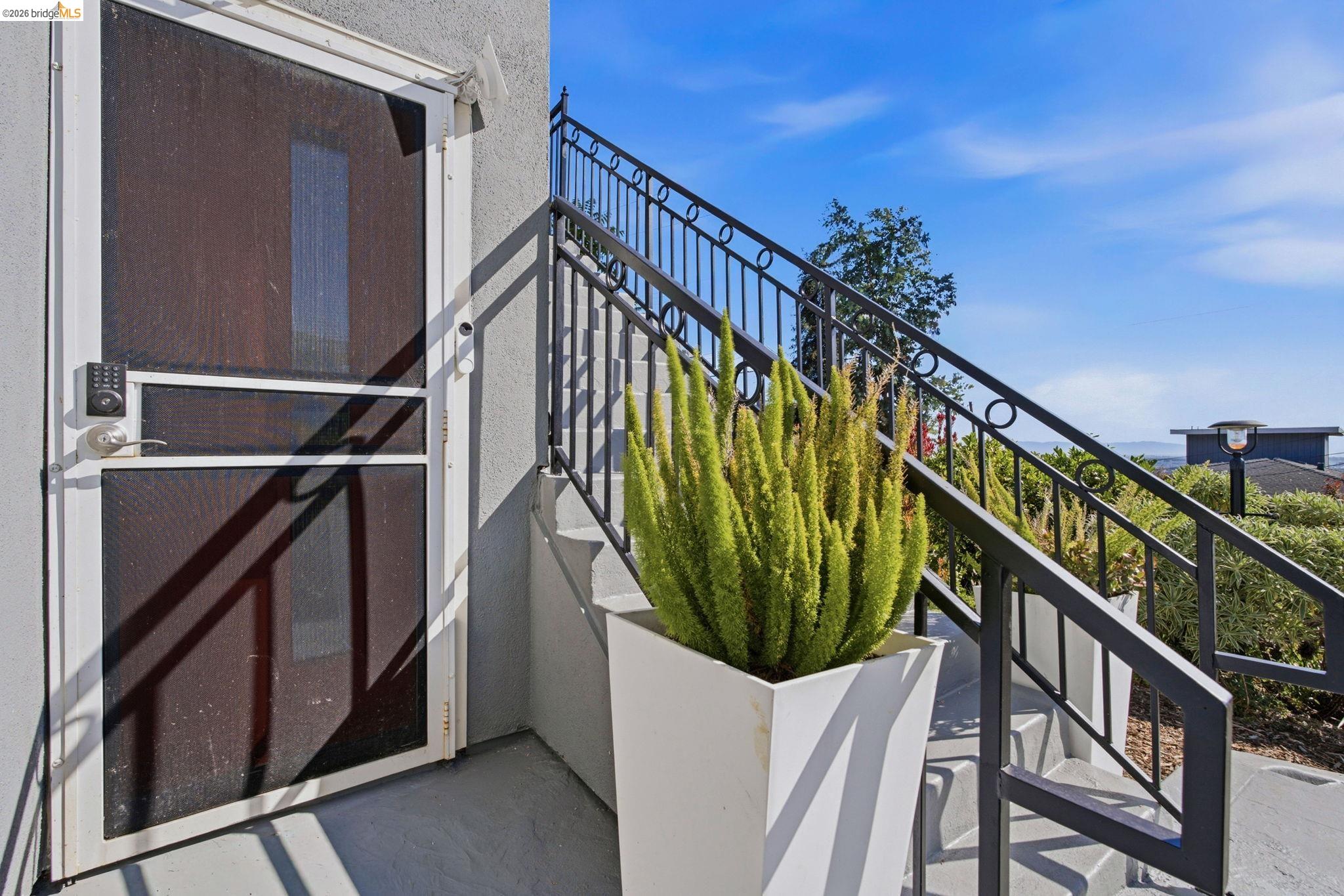 7308 Hillmont, Oakland CA 94605 — photo 37