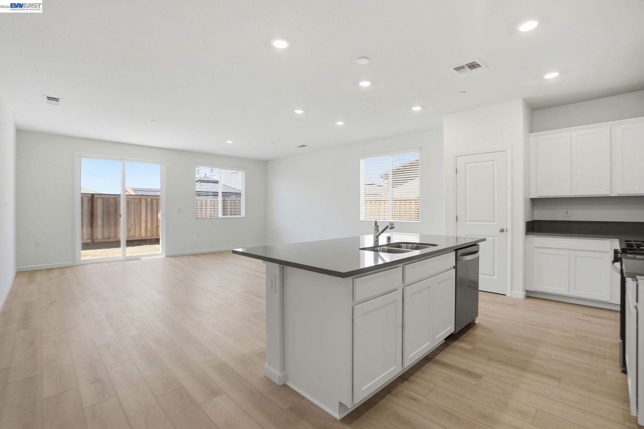 16047 Pirates Cove Ln, Lathrop CA 95330 — photo 8
