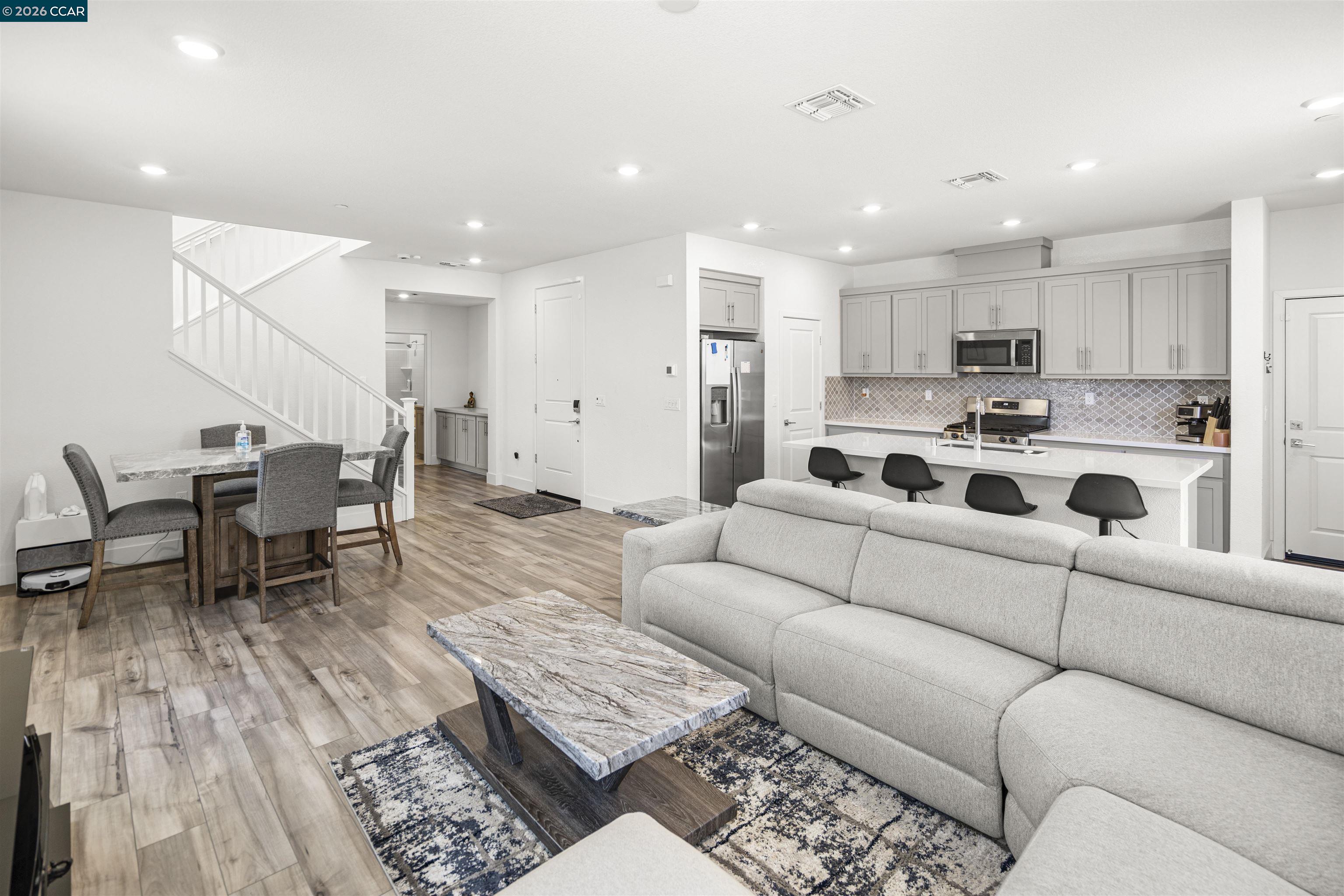 2214 Daimler St, Lathrop CA 95330 — photo 2