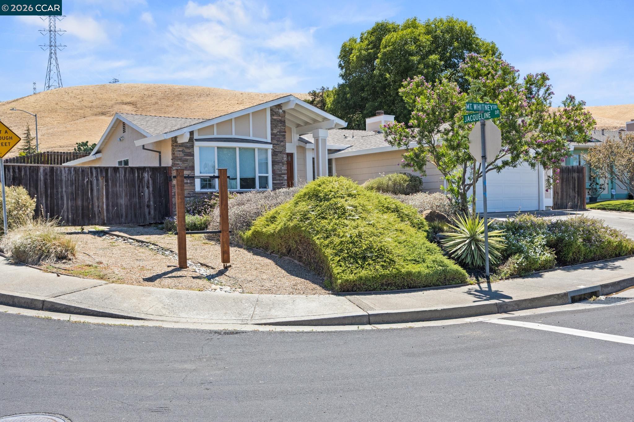 2274 Mount Whitney Dr, Pittsburg CA 94565 — photo 2