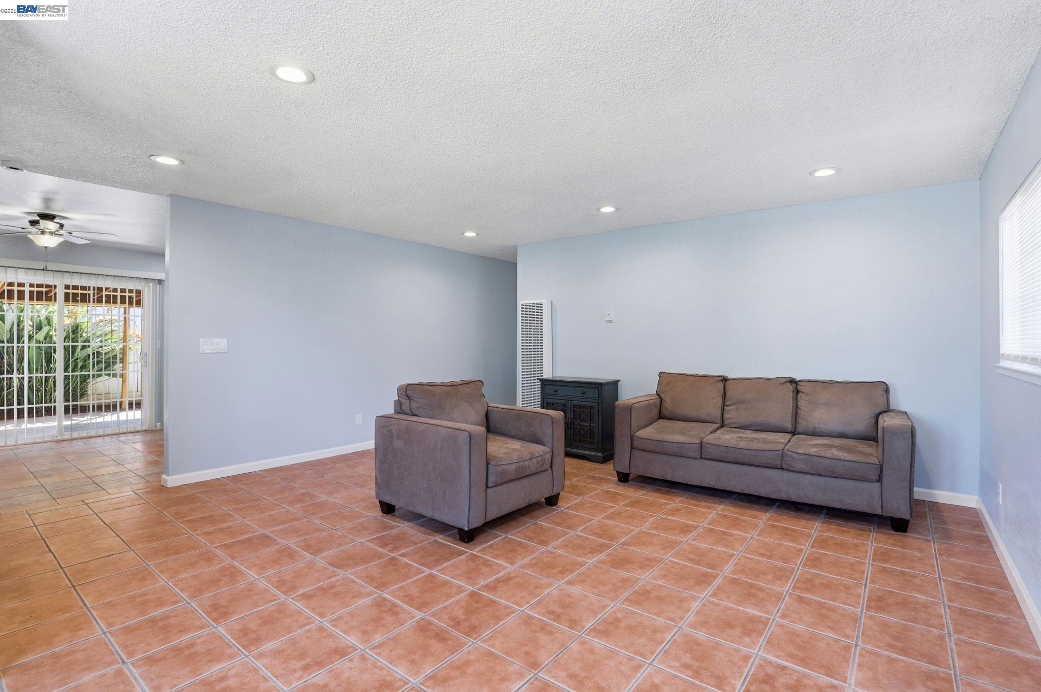 40 Gonzalez Dr, Hollister CA 95023 — photo 8