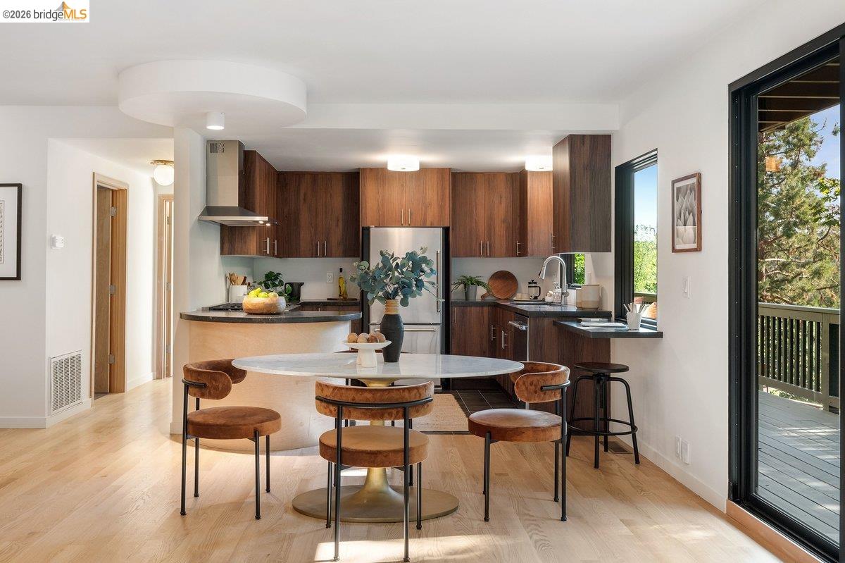 433 Capricorn Ave, Oakland CA 94611 — photo 12