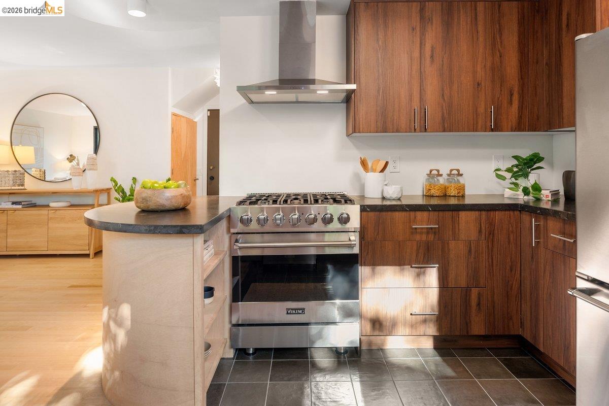 433 Capricorn Ave, Oakland CA 94611 — photo 16