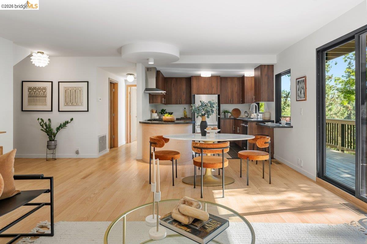 433 Capricorn Ave, Oakland CA 94611 — photo 9