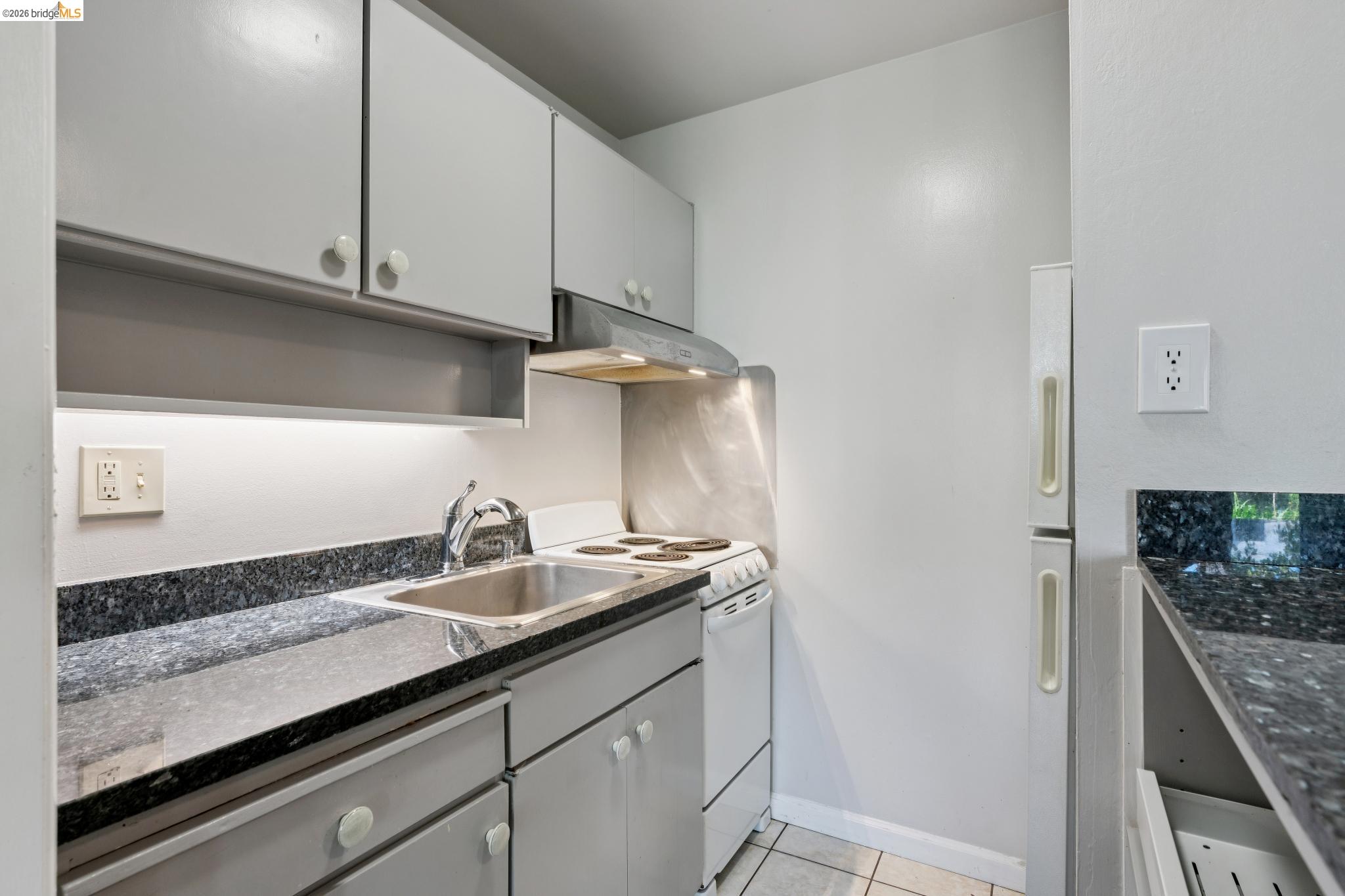9 Commodore Dr # A207, Emeryville CA 94608 — photo 10