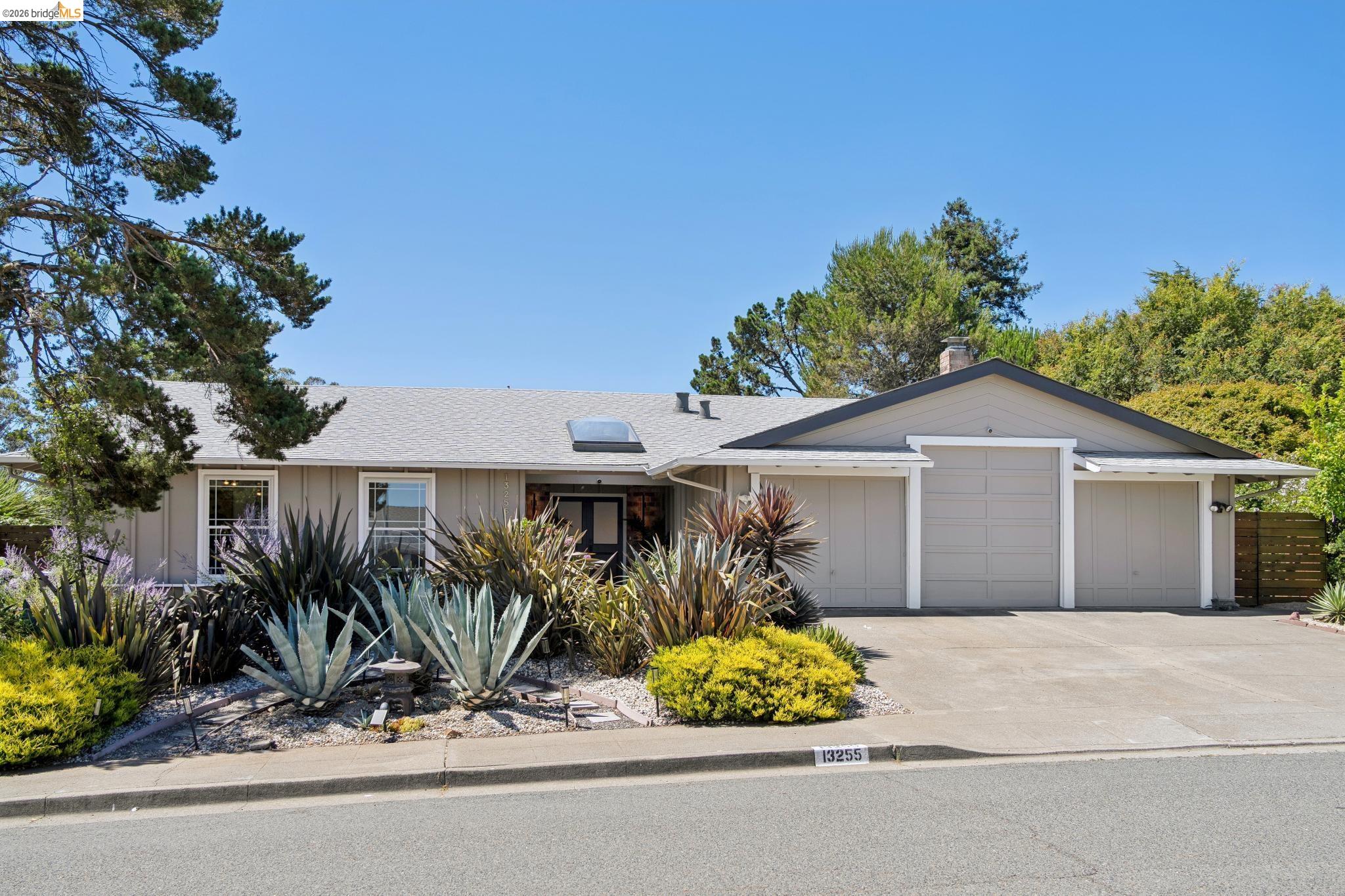 13255 Clairepointe Way, Oakland CA 94619 — photo 2