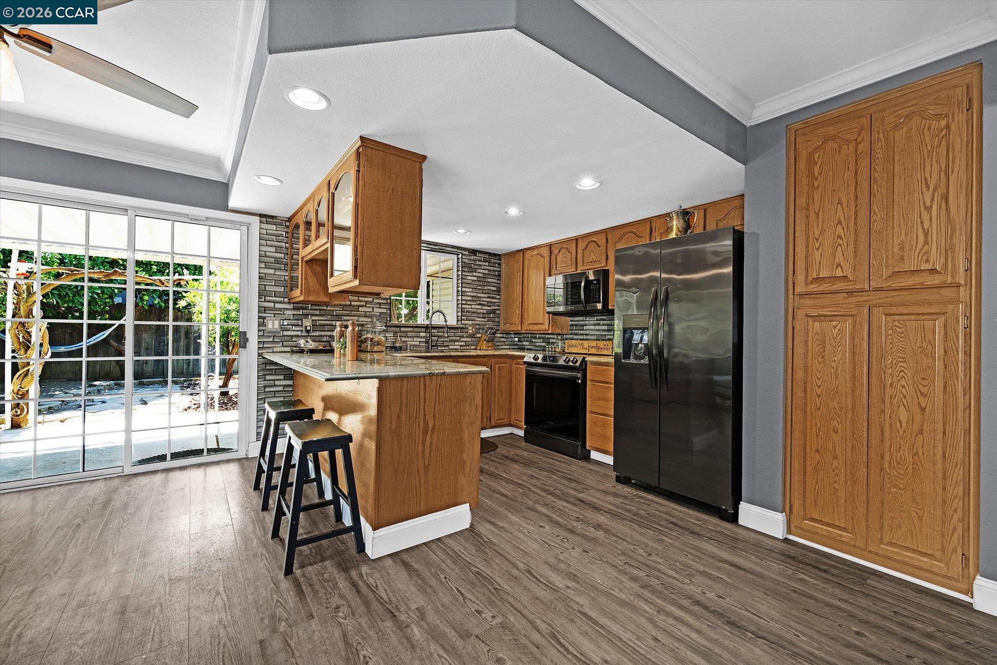 552 Redwood Dr, Vacaville CA 95687 — photo 2