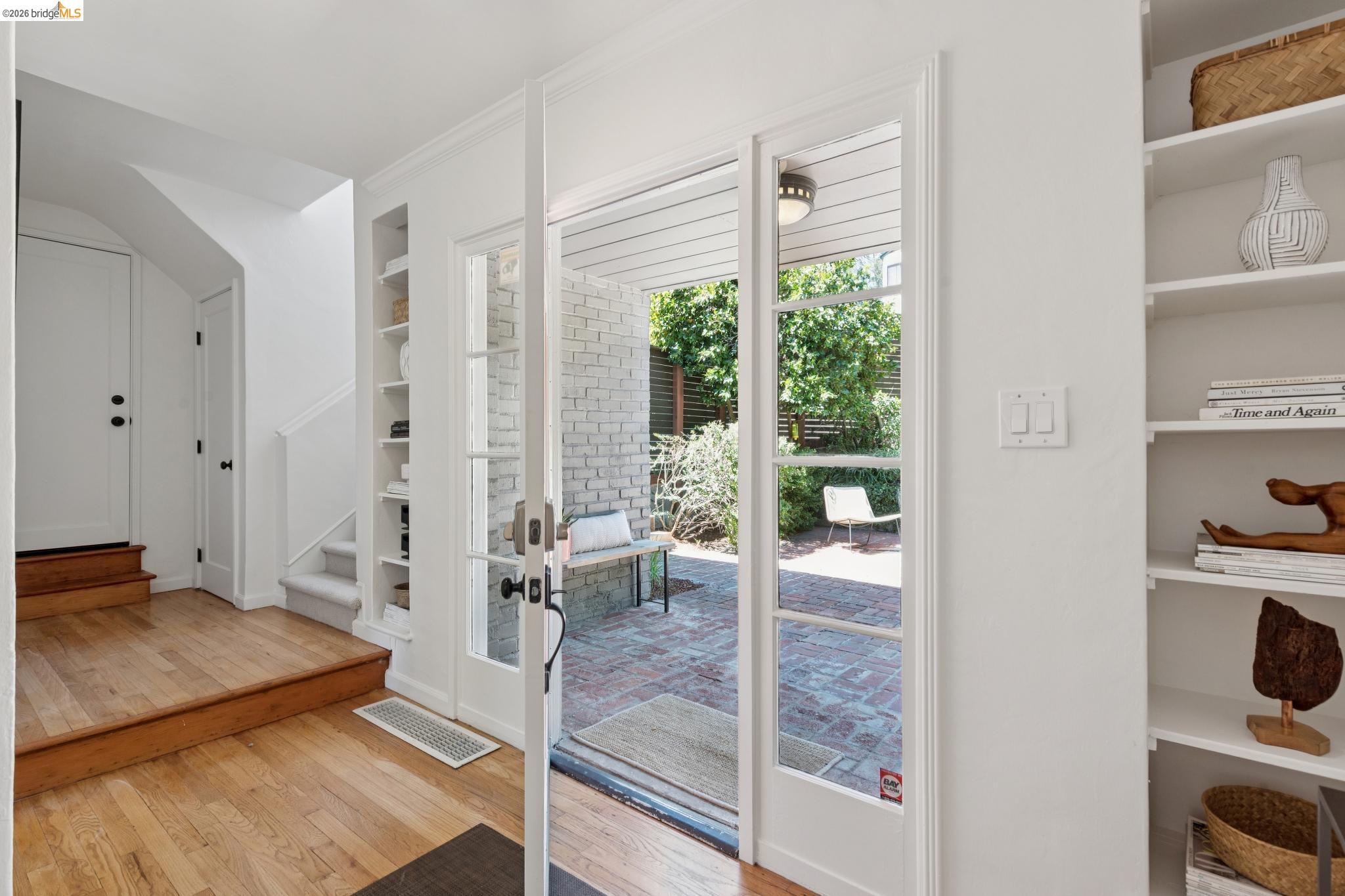2339 Thackeray Dr, Oakland CA 94611 — photo 12