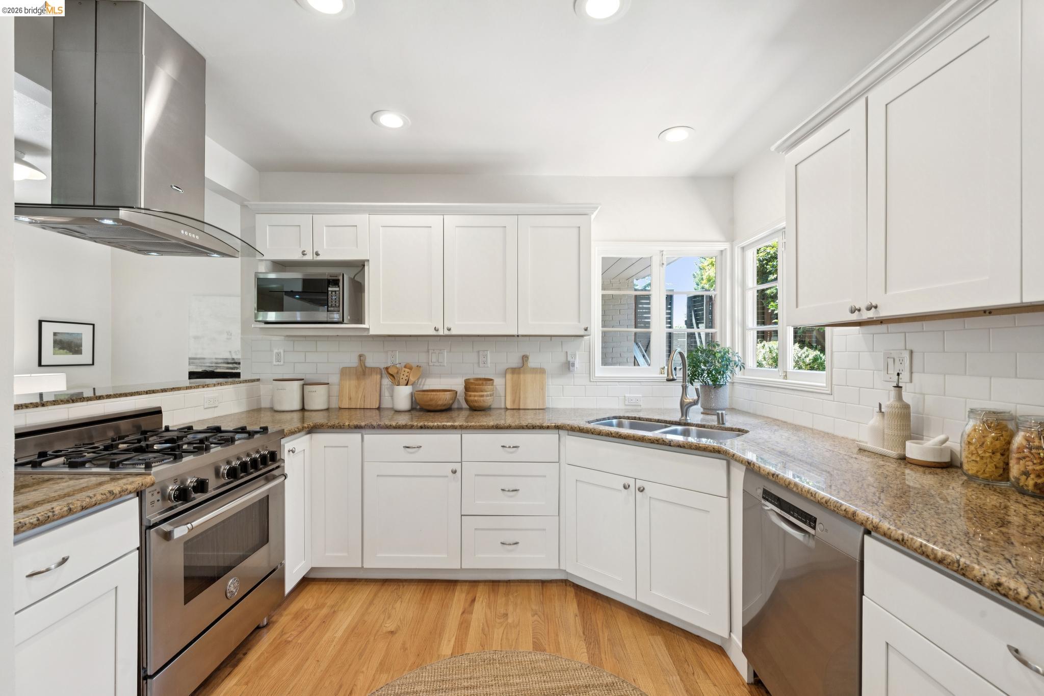 2339 Thackeray Dr, Oakland CA 94611 — photo 38