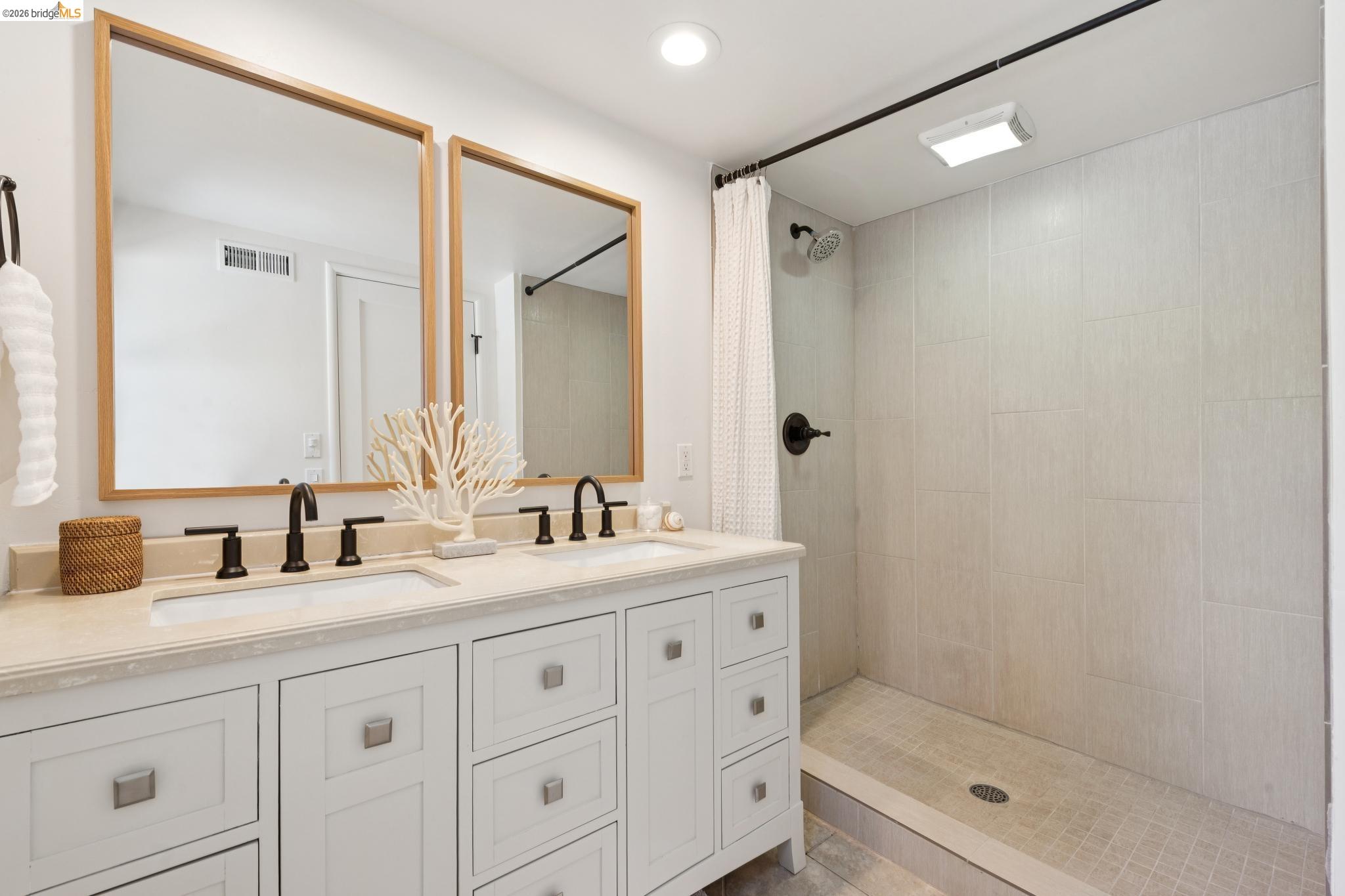 2339 Thackeray Dr, Oakland CA 94611 — photo 48