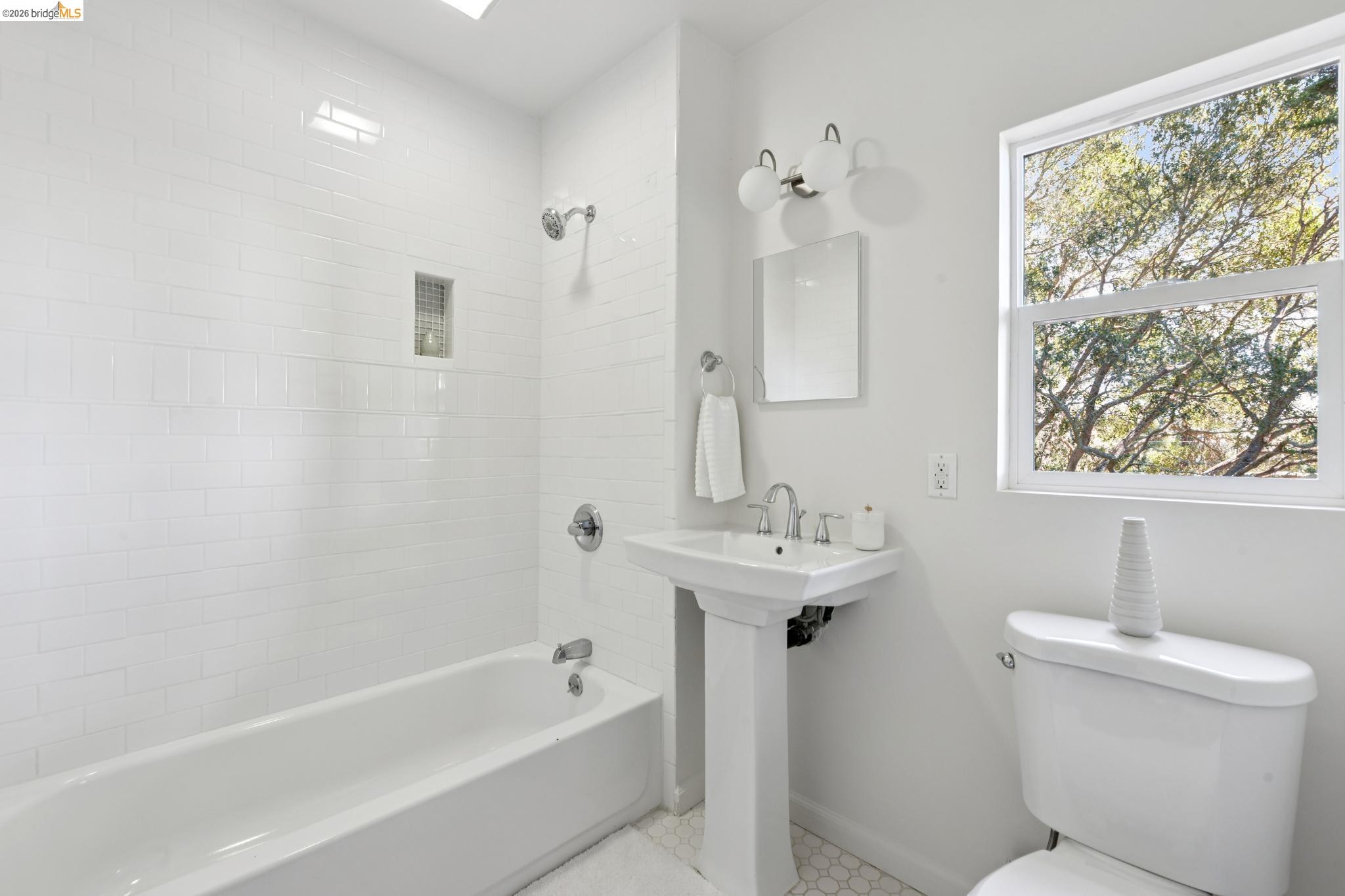 2339 Thackeray Dr, Oakland CA 94611 — photo 52