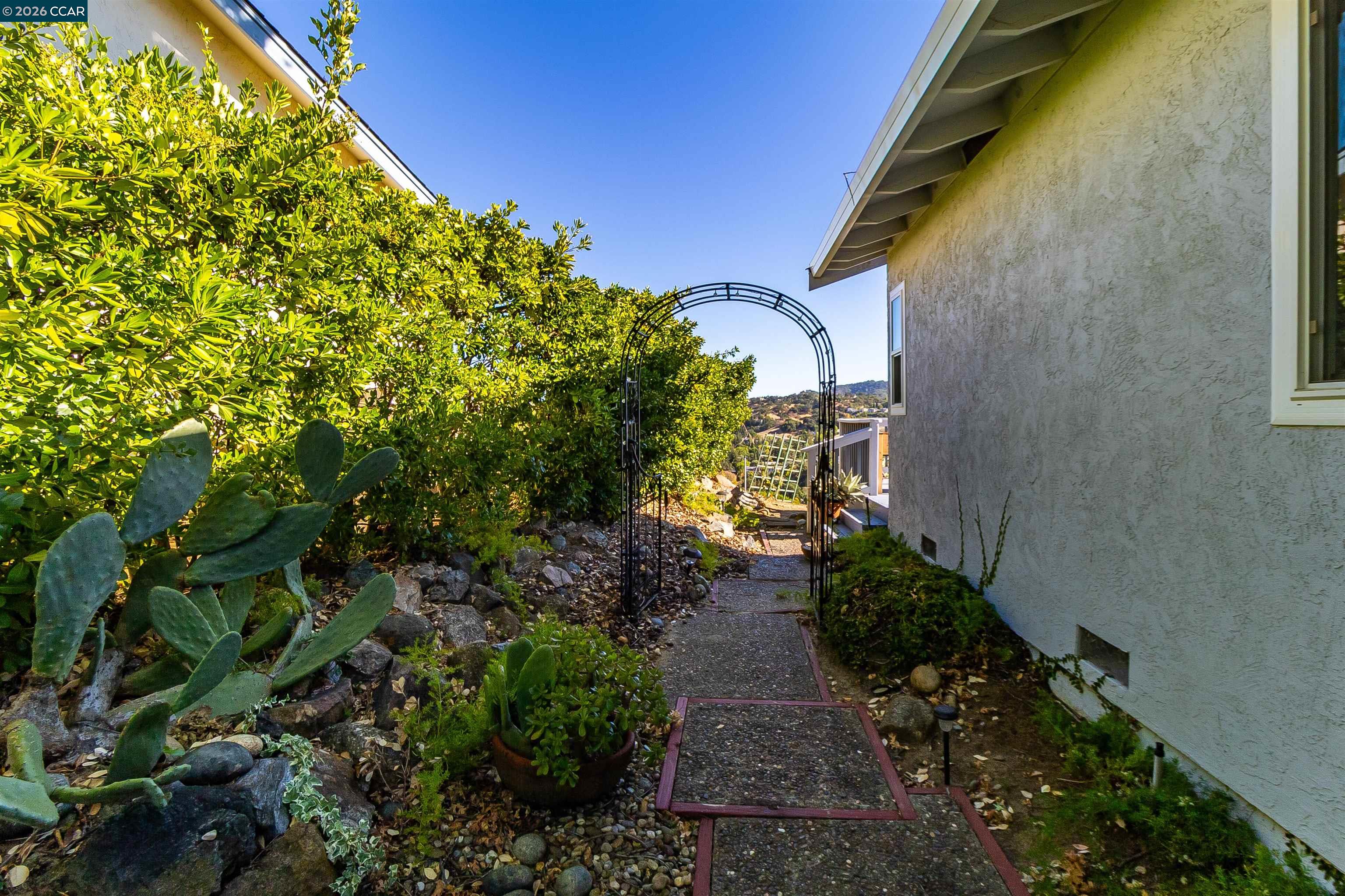 640 Skyline Dr, Martinez CA 94553 — photo 10