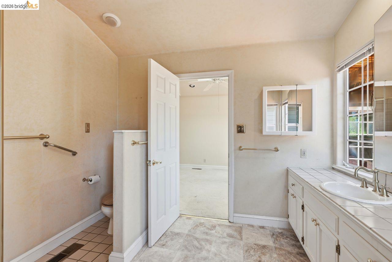 6480 Ascot Dr, Oakland CA 94611 — photo 32