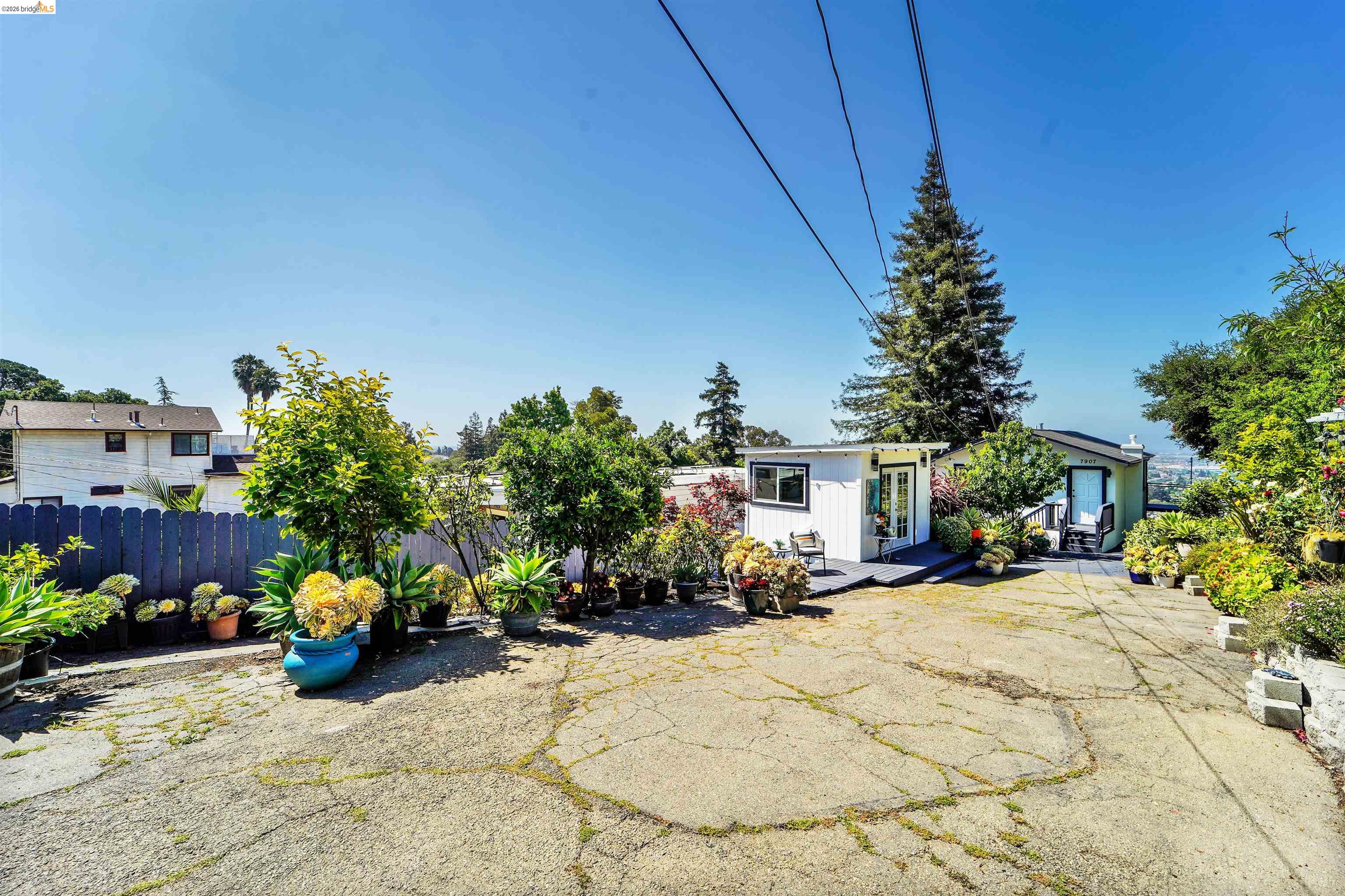 7907 Michigan Ave, Oakland CA 94605 — photo 4
