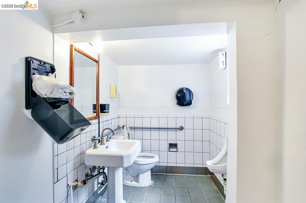6041 San Pablo Ave, Oakland CA 94608 — photo 26