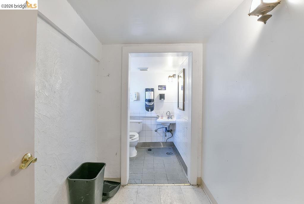 6041 San Pablo Ave, Oakland CA 94608 — photo 27