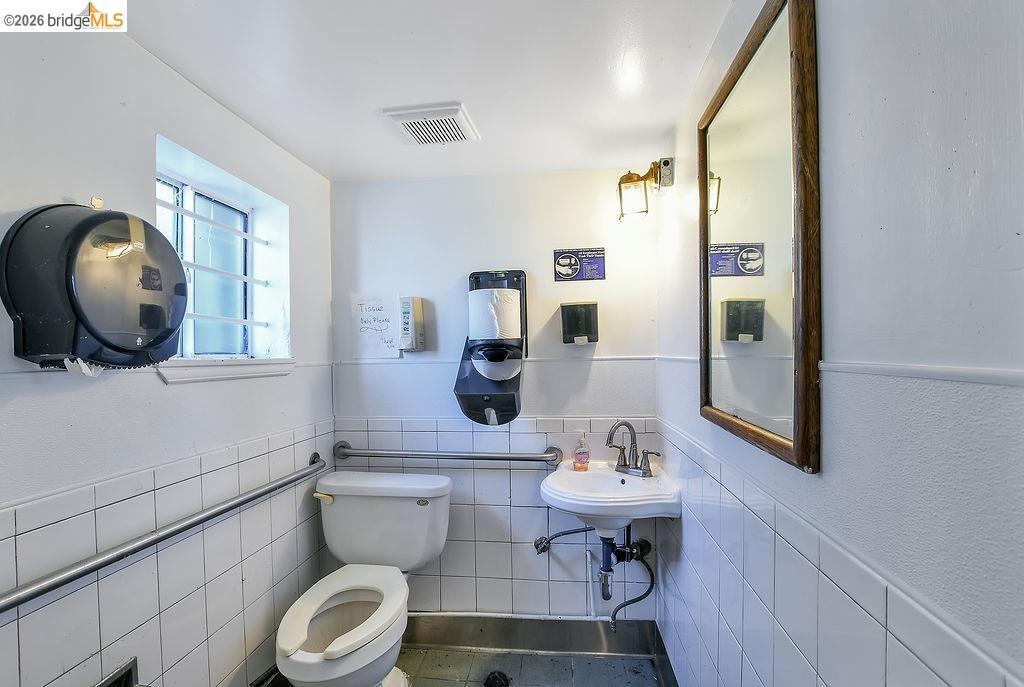6041 San Pablo Ave, Oakland CA 94608 — photo 28