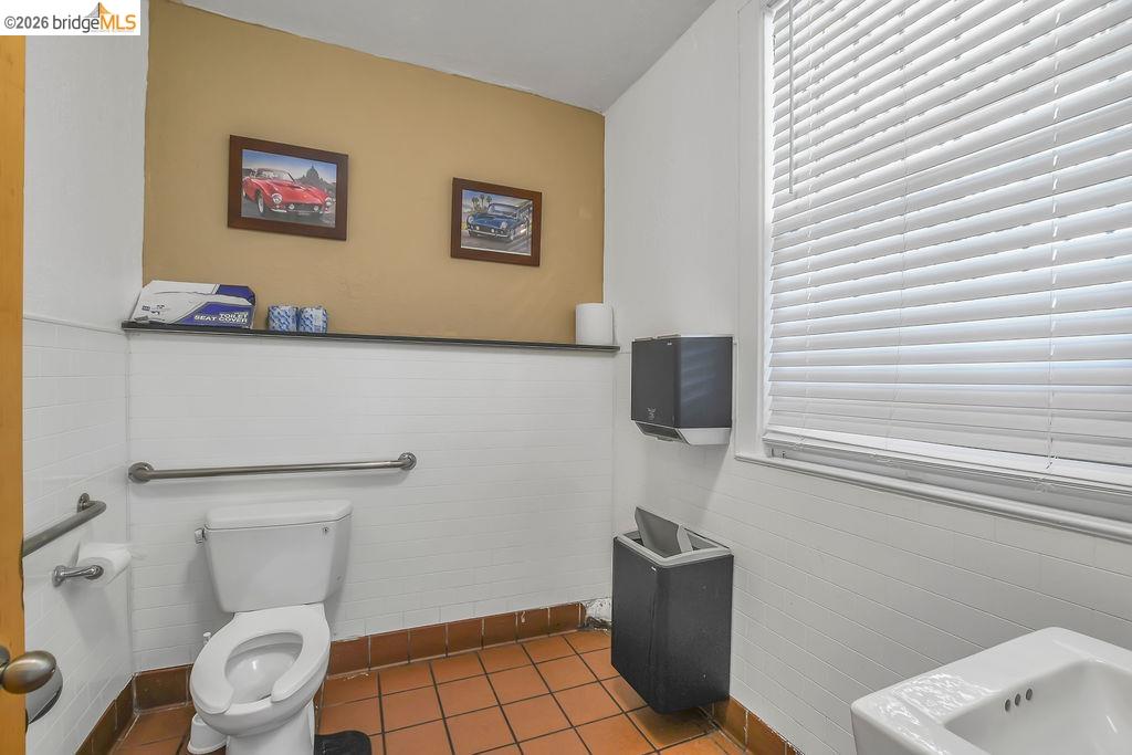 6041 San Pablo Ave, Oakland CA 94608 — photo 47