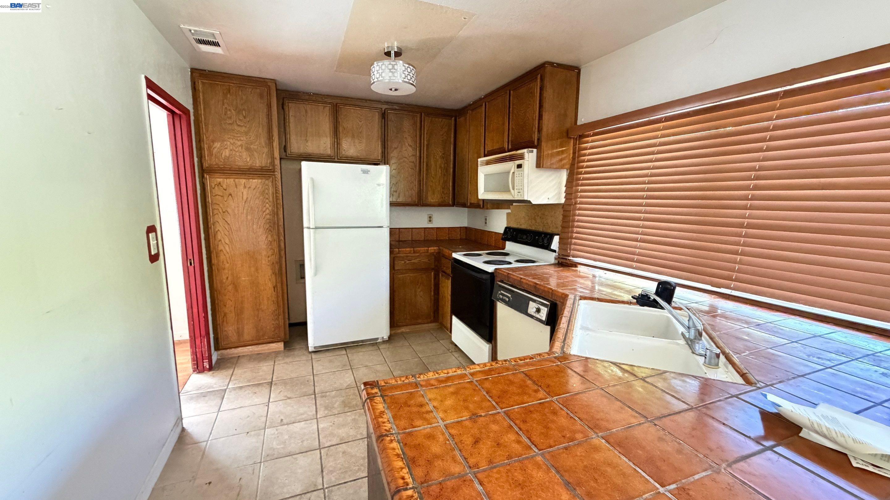1988 Calaveras Dr, Pittsburg CA 94565 — photo 7