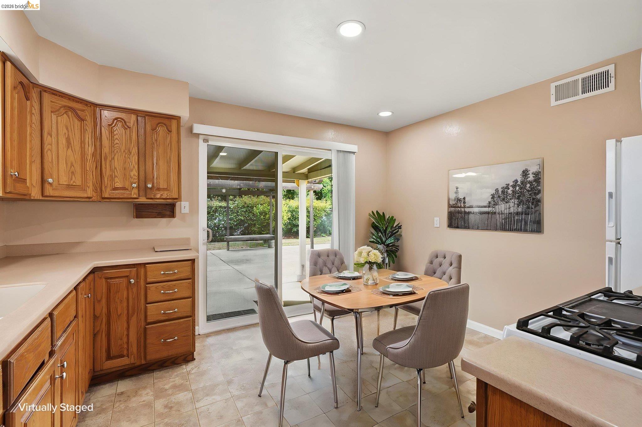 509 Putnam, Antioch CA 94509 — photo 9