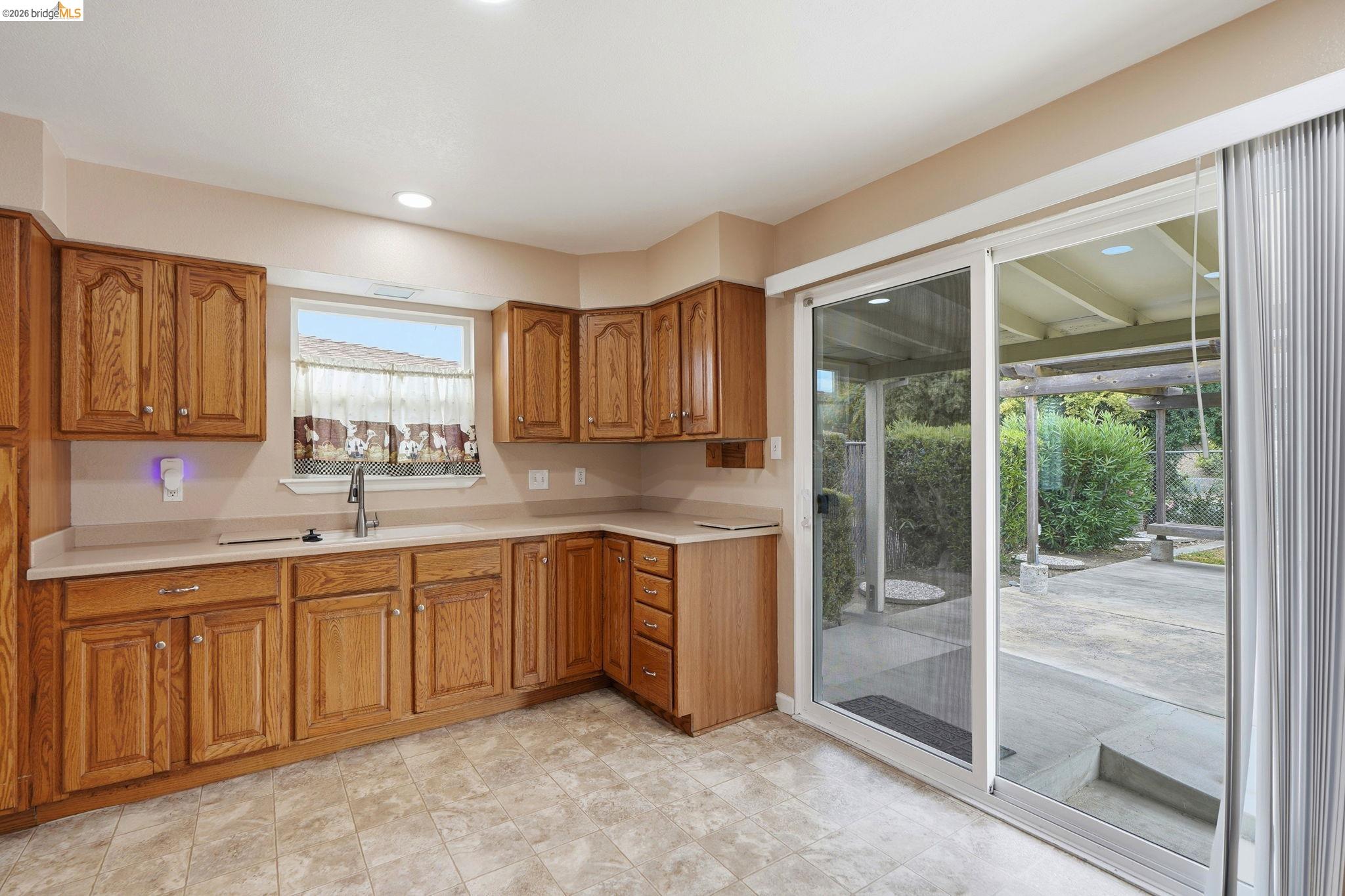 509 Putnam, Antioch CA 94509 — photo 10
