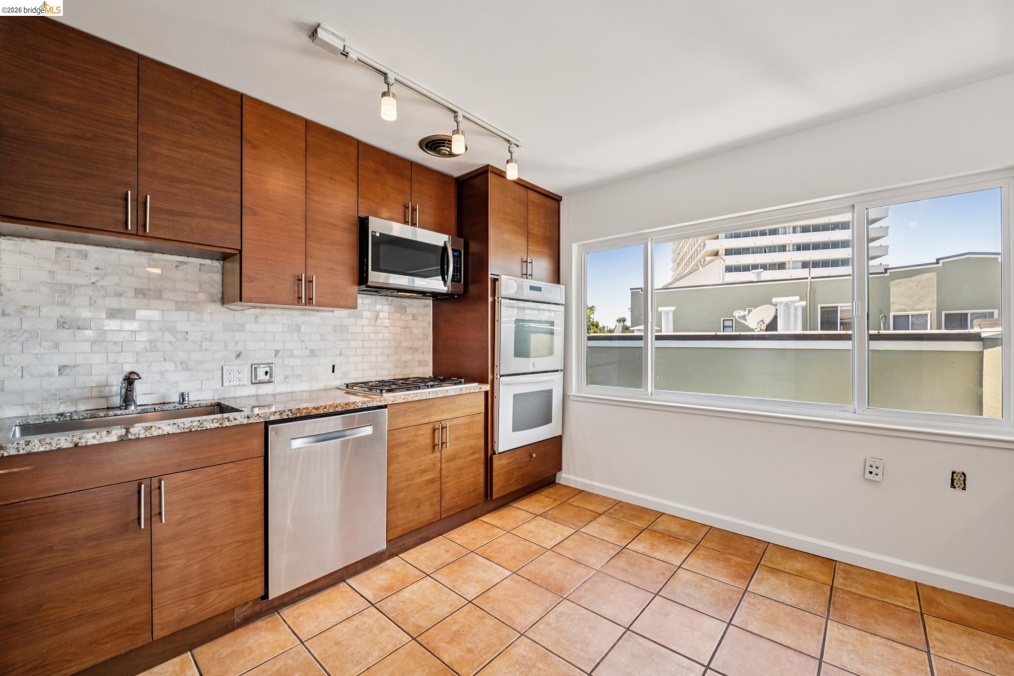 1410 Lakeshore Ave # 6, Oakland CA 94606 — photo 17