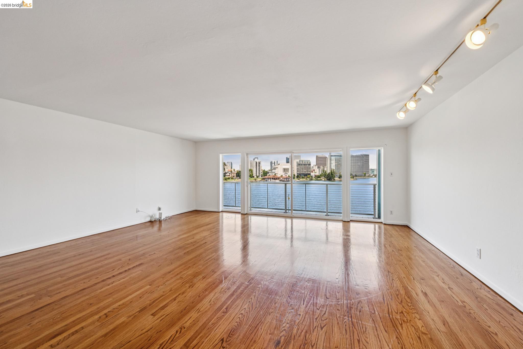1410 Lakeshore Ave # 6, Oakland CA 94606 — photo 3