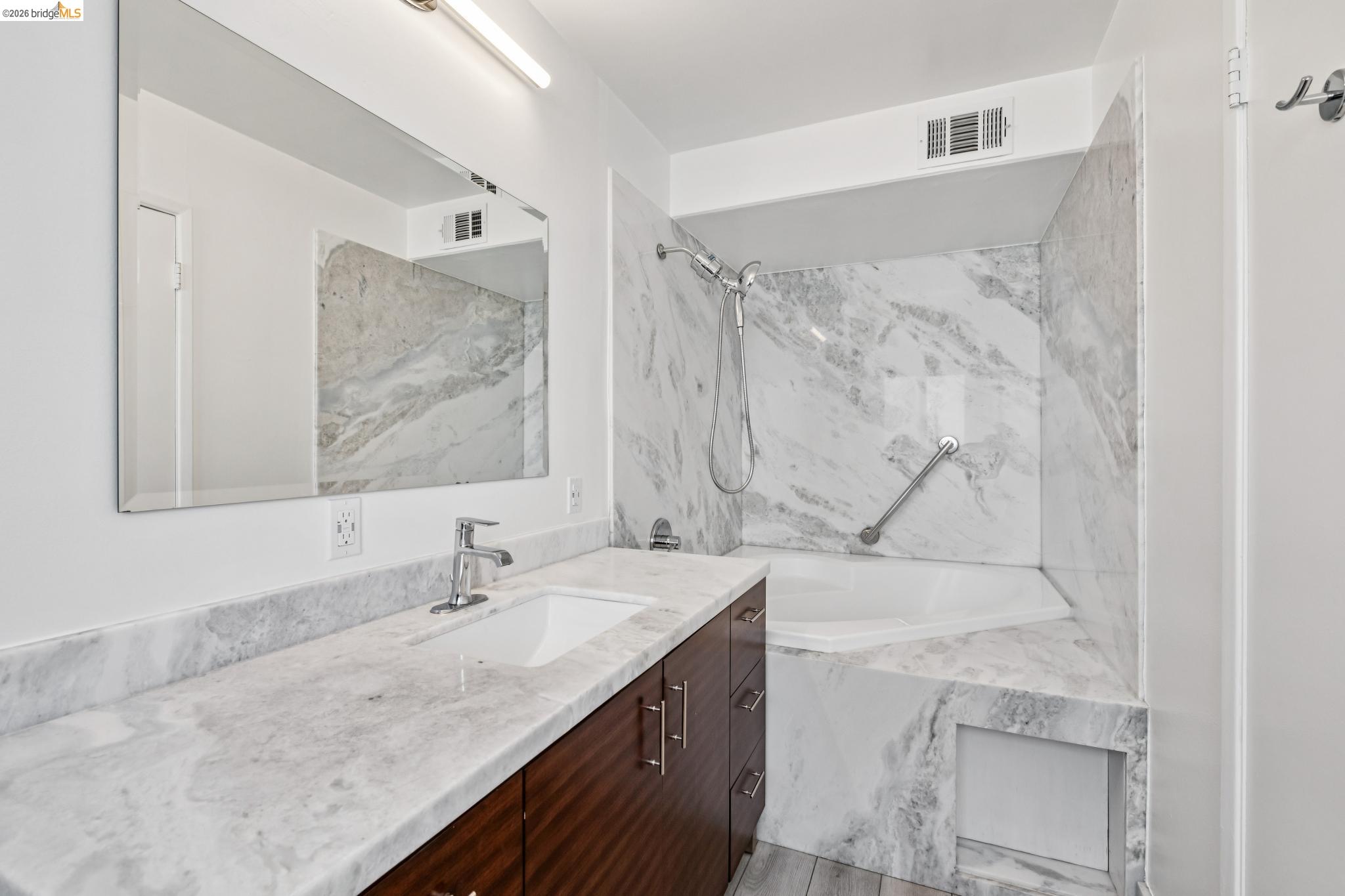 1410 Lakeshore Ave # 6, Oakland CA 94606 — photo 35