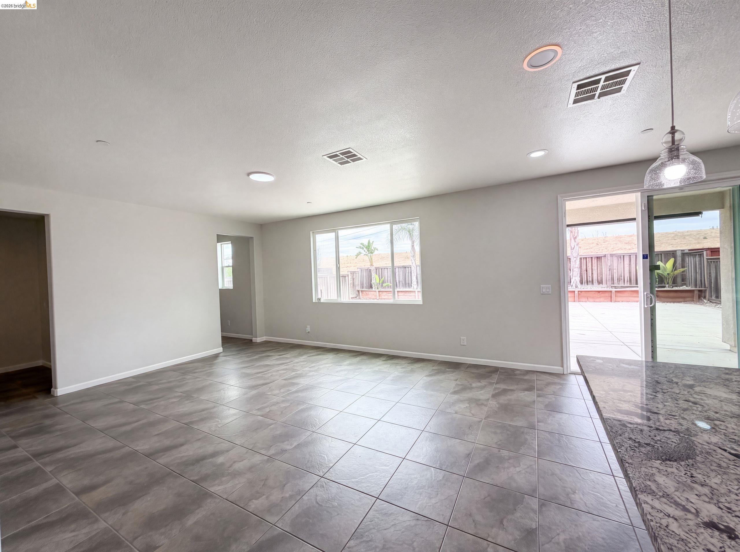 1519 Sycamore Dr, Oakley CA 94561 — photo 3