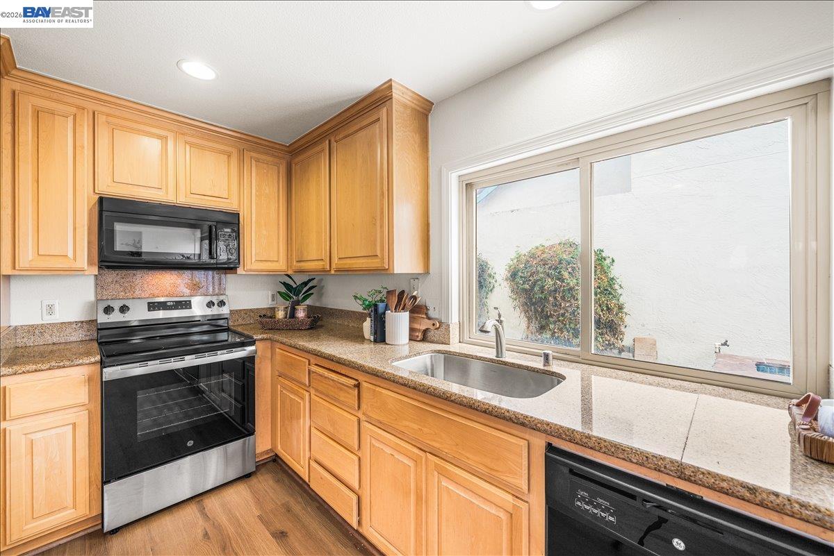 5168 Dryden Ct, Newark CA 94560 — photo 9