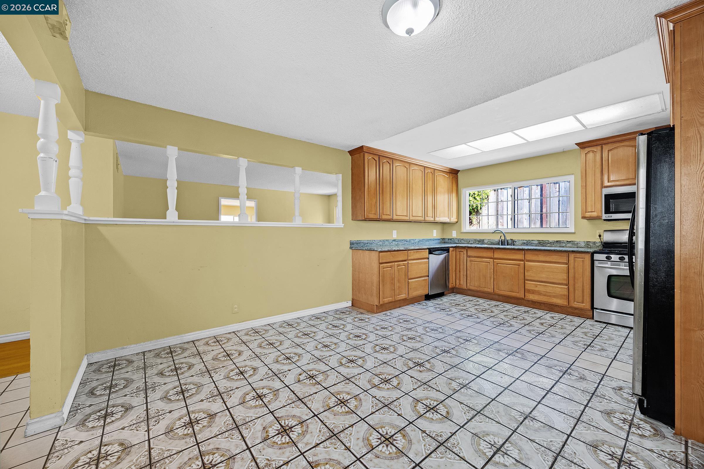 972 Tara Hills Dr, Pinole CA 94564 — photo 6