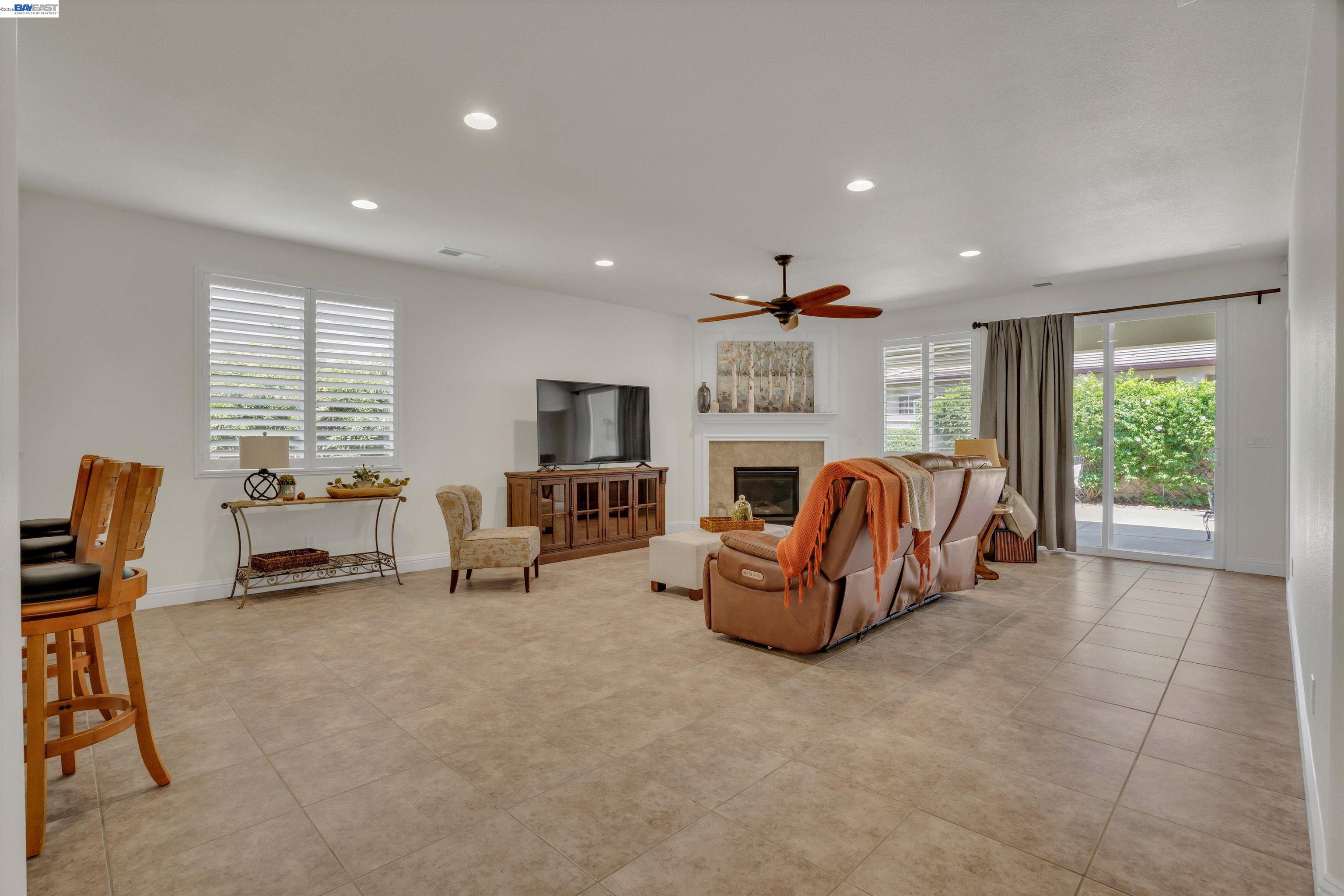 2472 Shadow Berry Dr, Manteca CA 95336 — photo 7