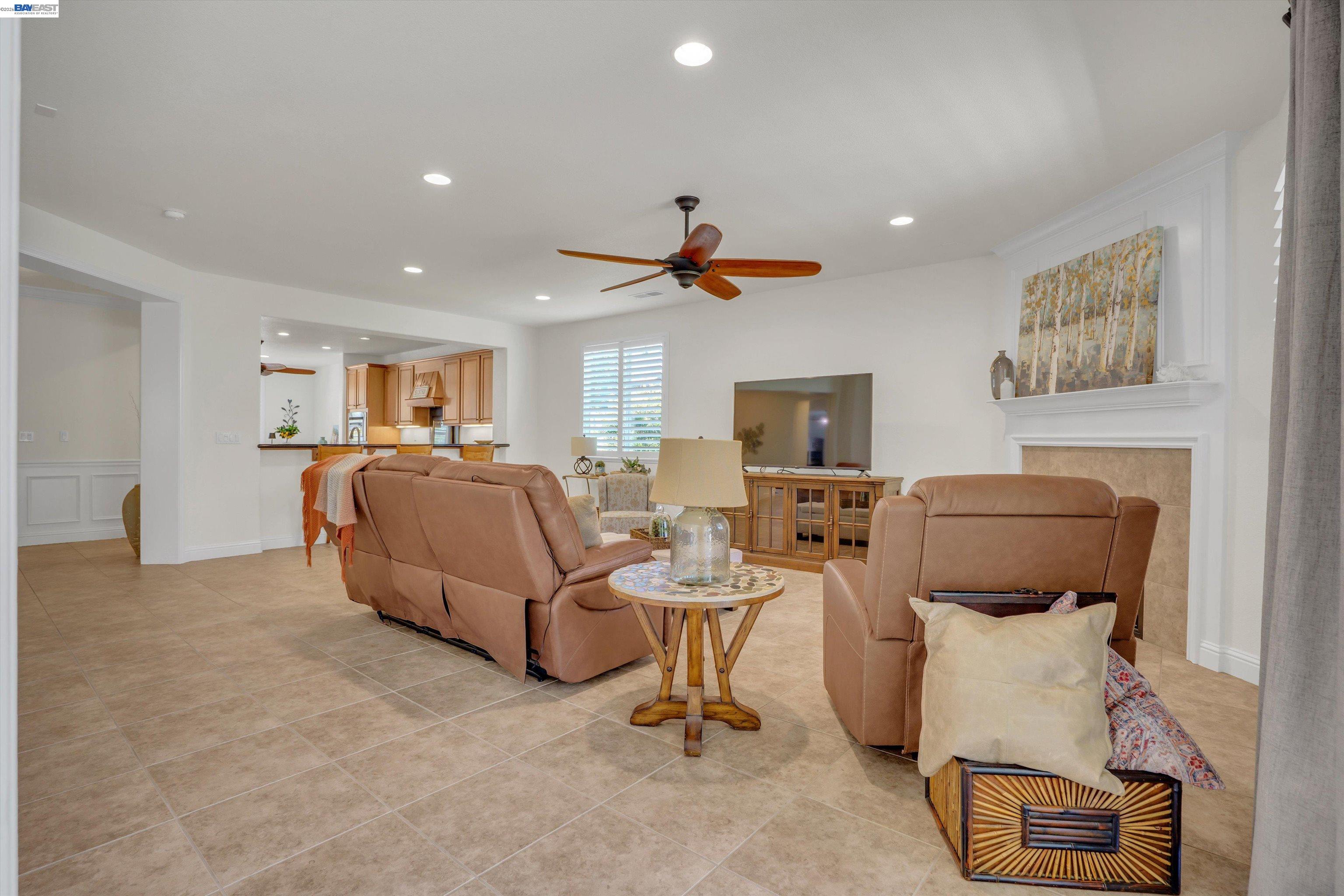2472 Shadow Berry Dr, Manteca CA 95336 — photo 9