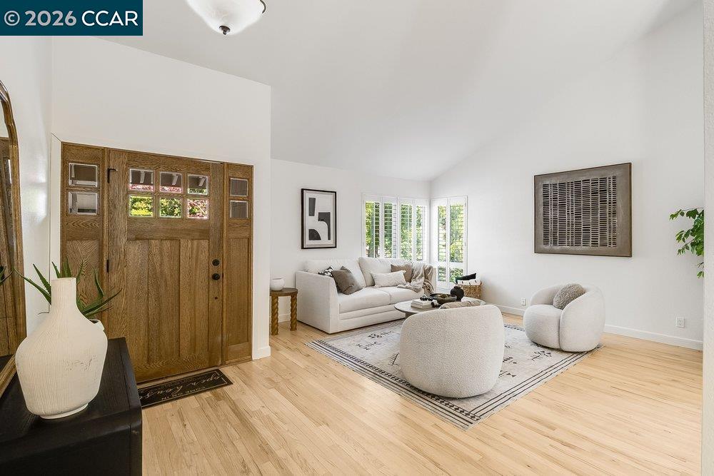 5633 Mount Hood Ct, Martinez CA 94553 — photo 9