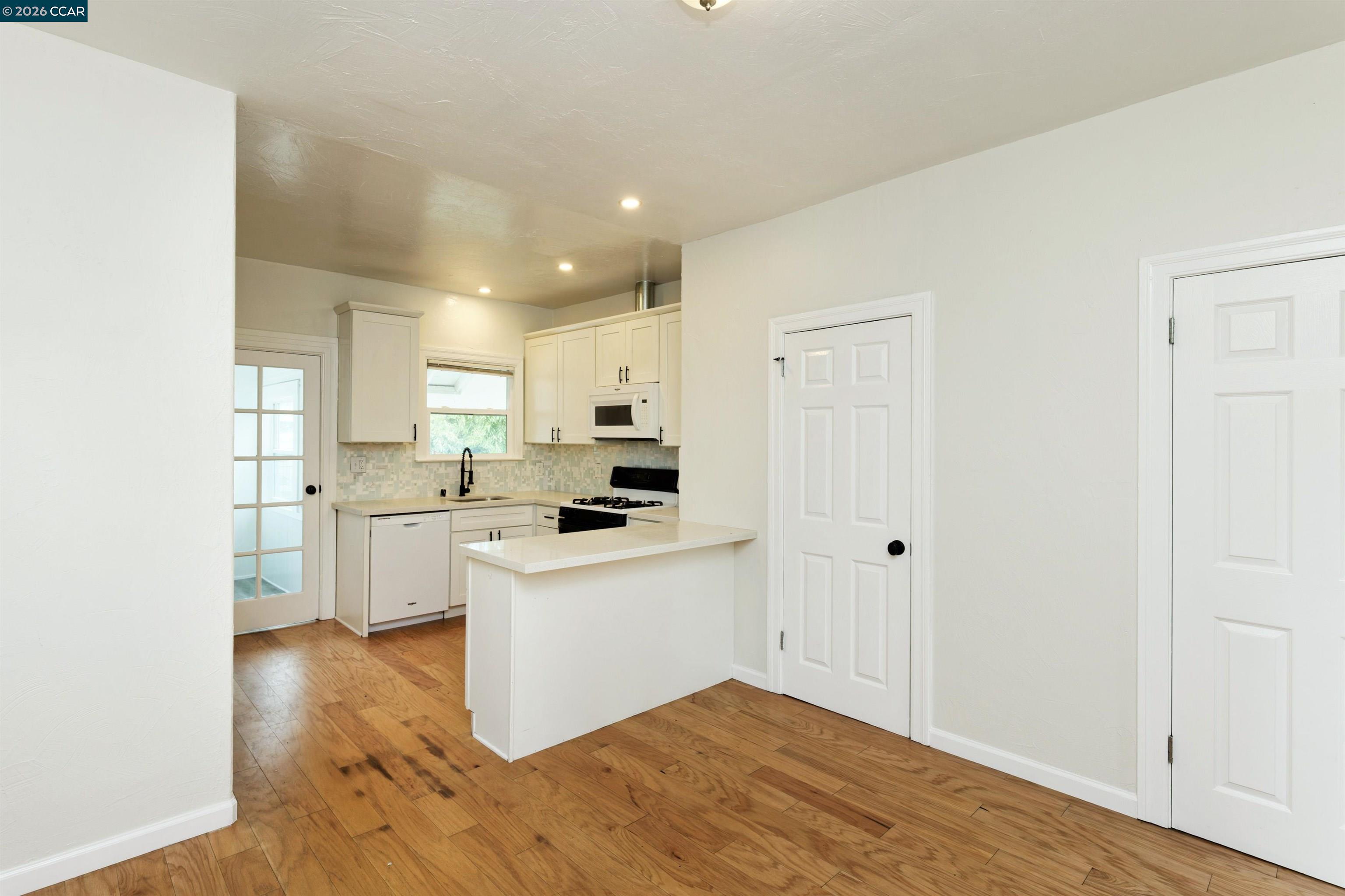 2012 E 15Th St, Oakland CA 94606 — photo 9