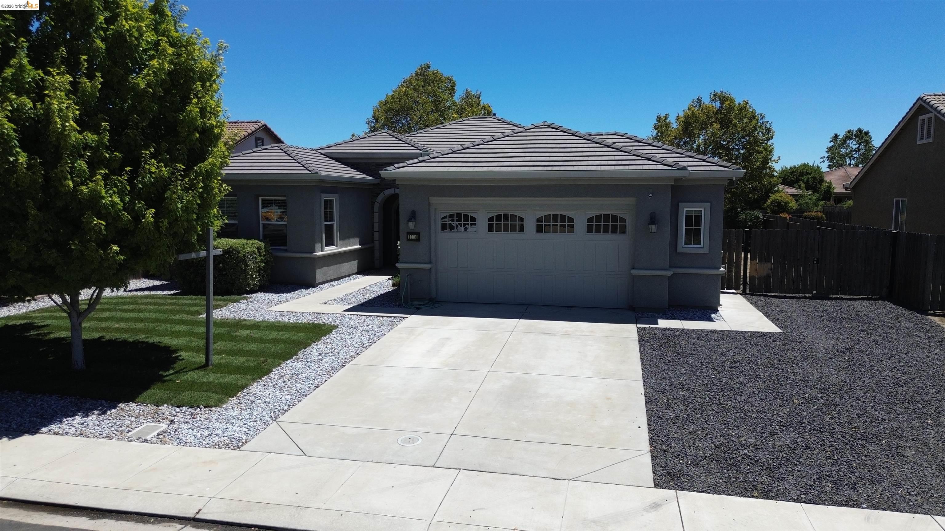 1110 Clearwater Creek Blvd, Manteca CA 95336 — photo 2