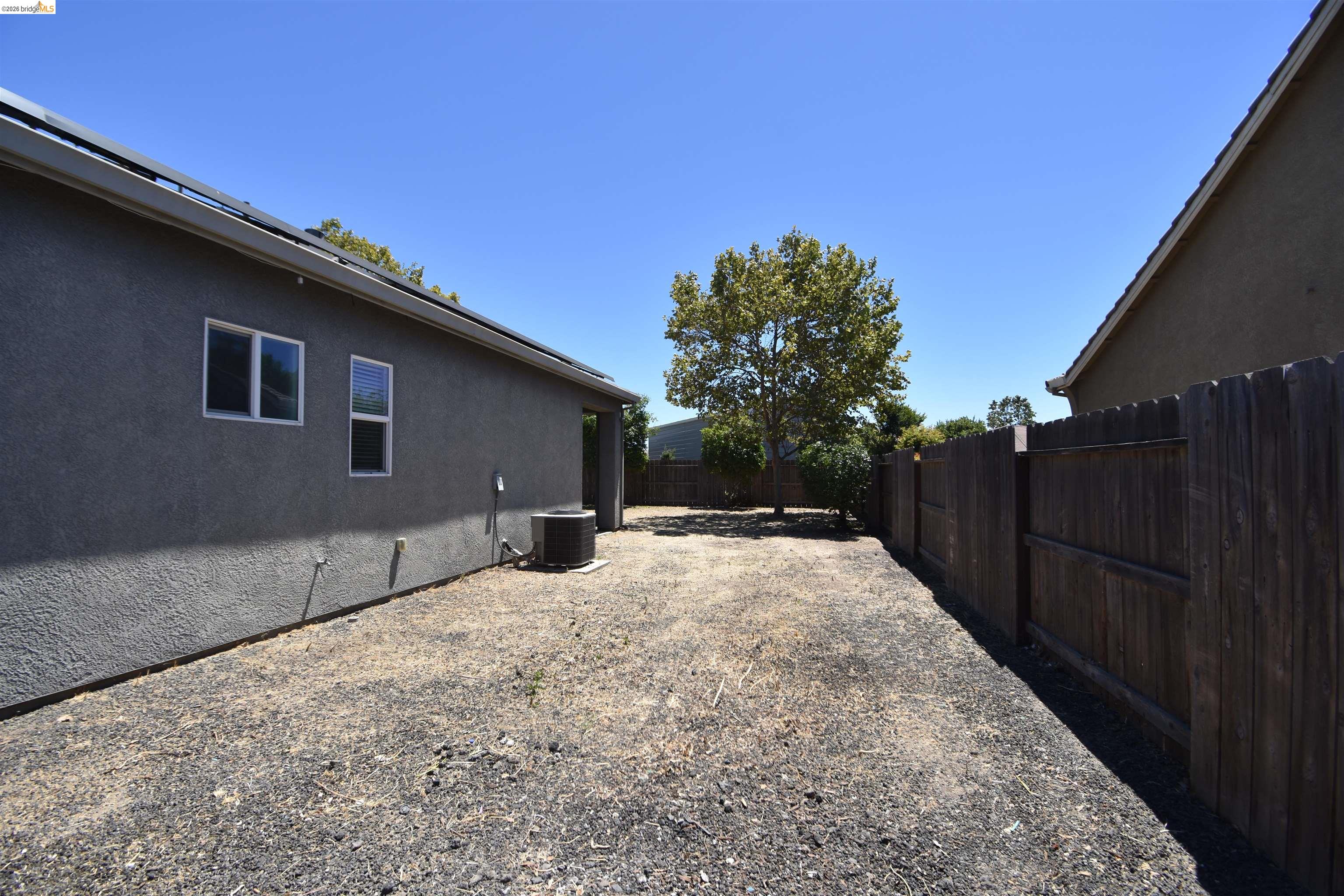1110 Clearwater Creek Blvd, Manteca CA 95336 — photo 6