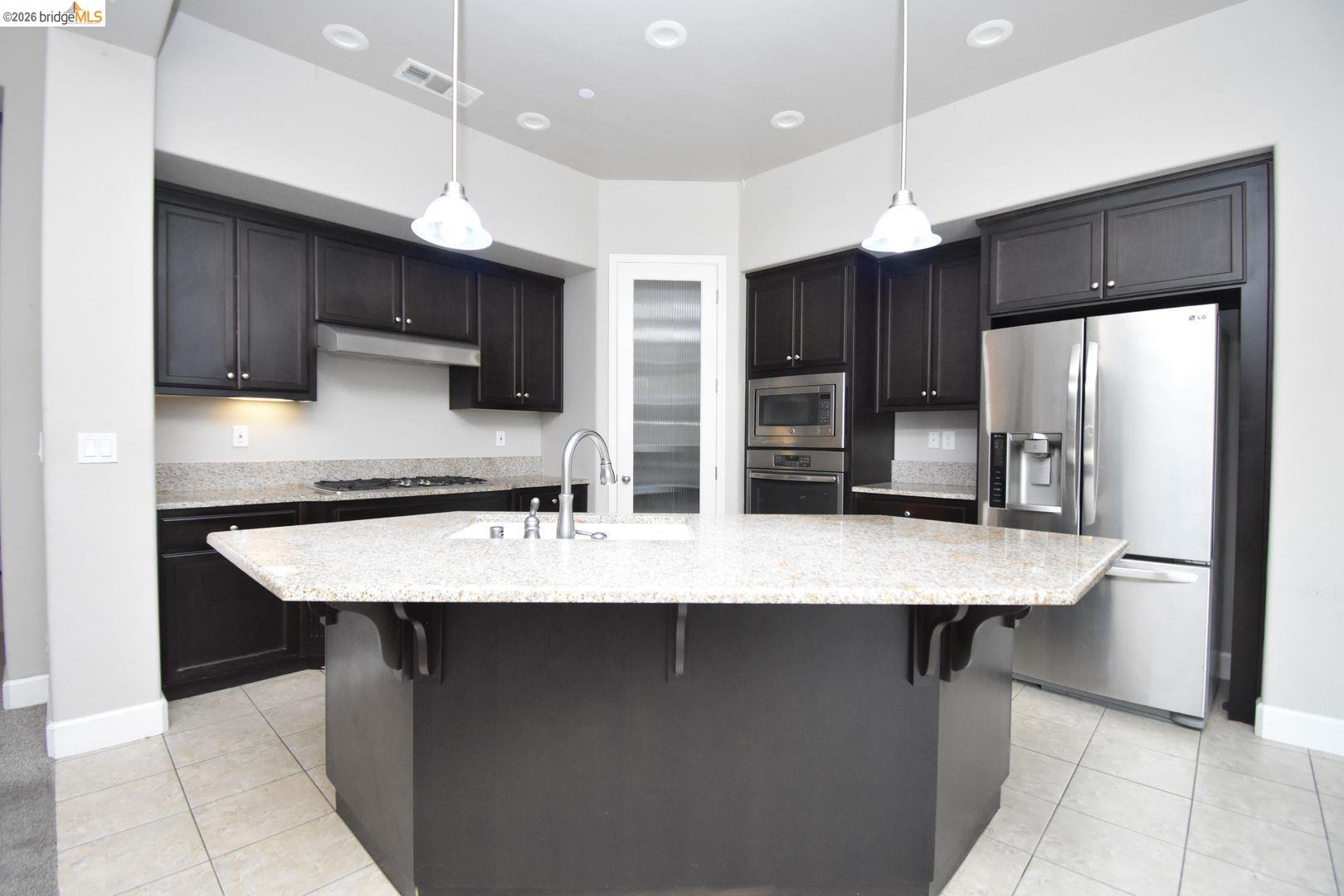 1110 Clearwater Creek Blvd, Manteca CA 95336 — photo 10