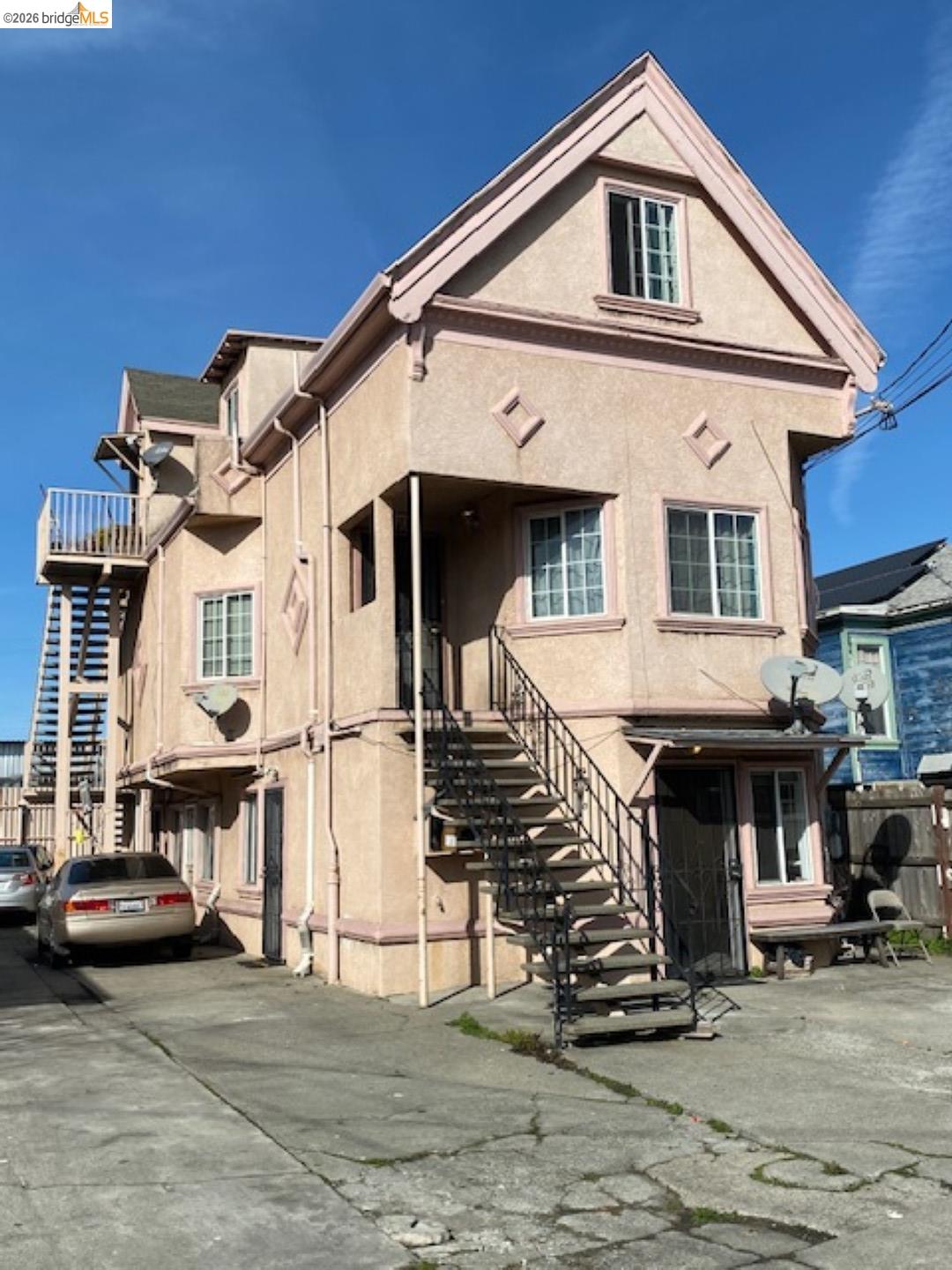 827 34th Ave, Oakland CA 94601