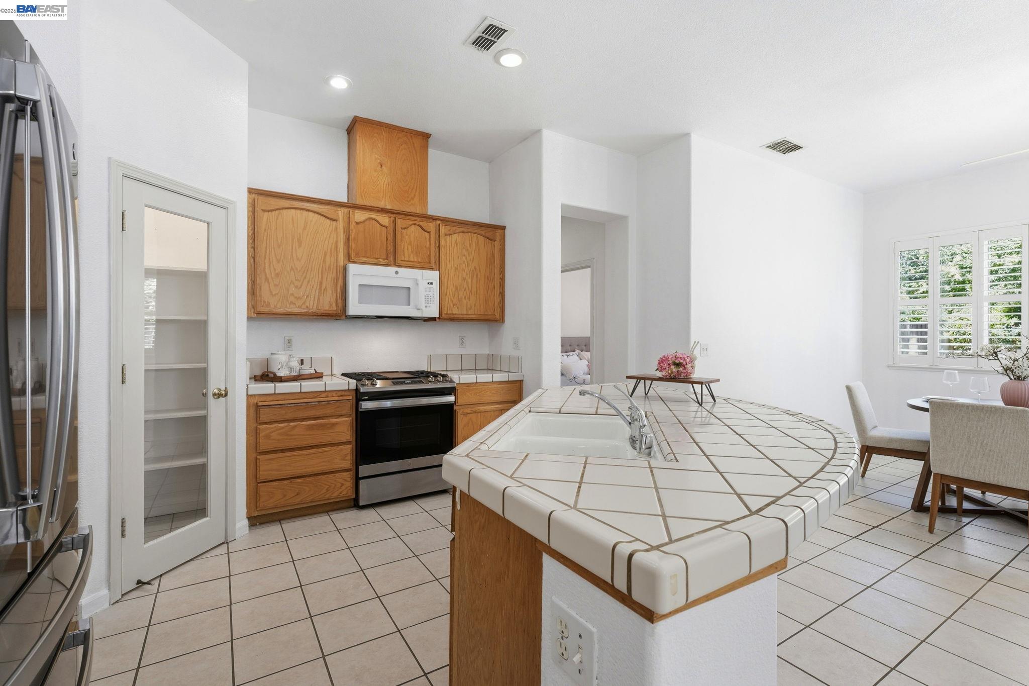 6485 pine meadow cir, Stockton CA 95219 — photo 10