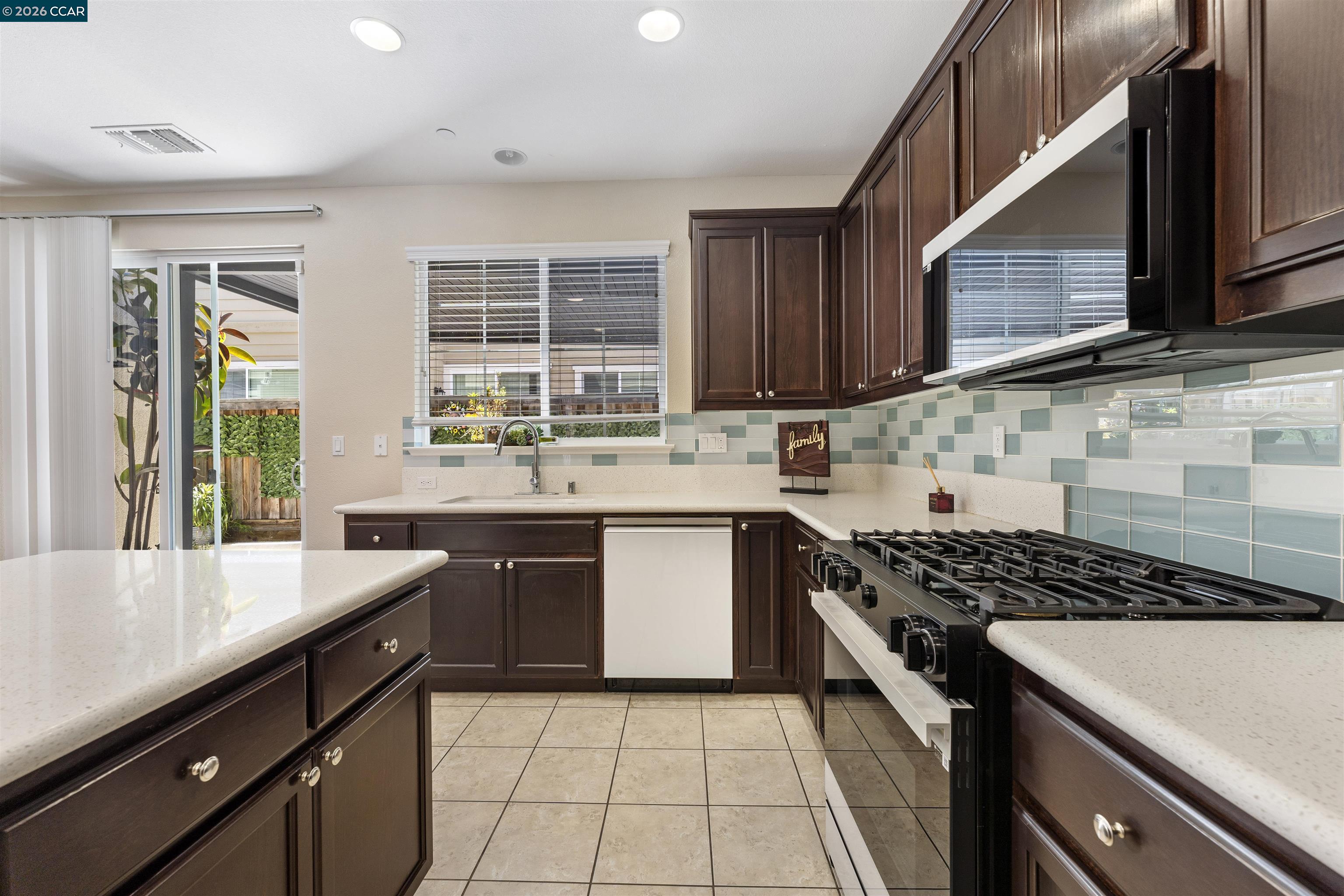 142 Halsey Way, Pittsburg CA 94565 — photo 5