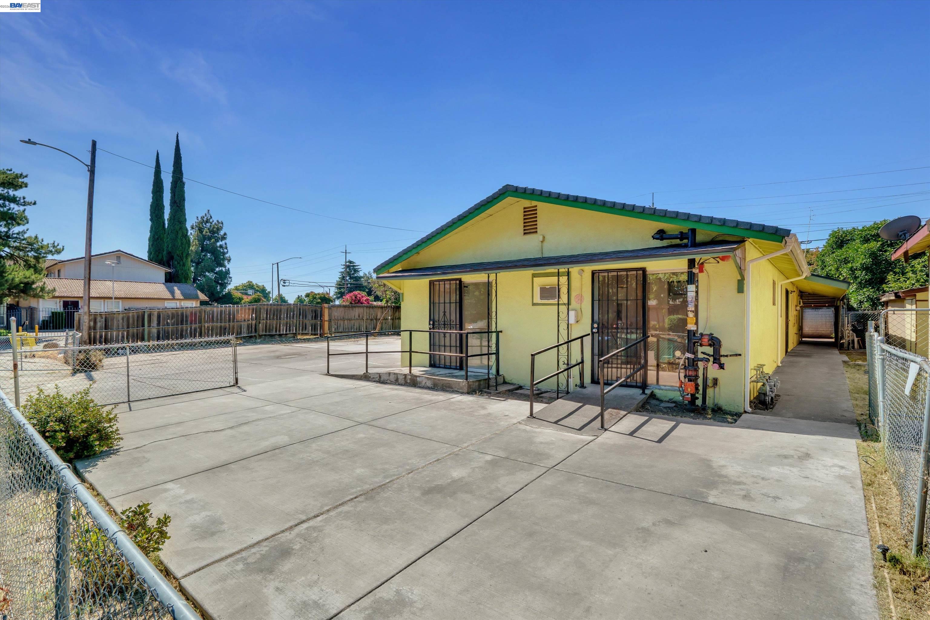 202 Arc Ave, Stockton CA 95210 — photo 2